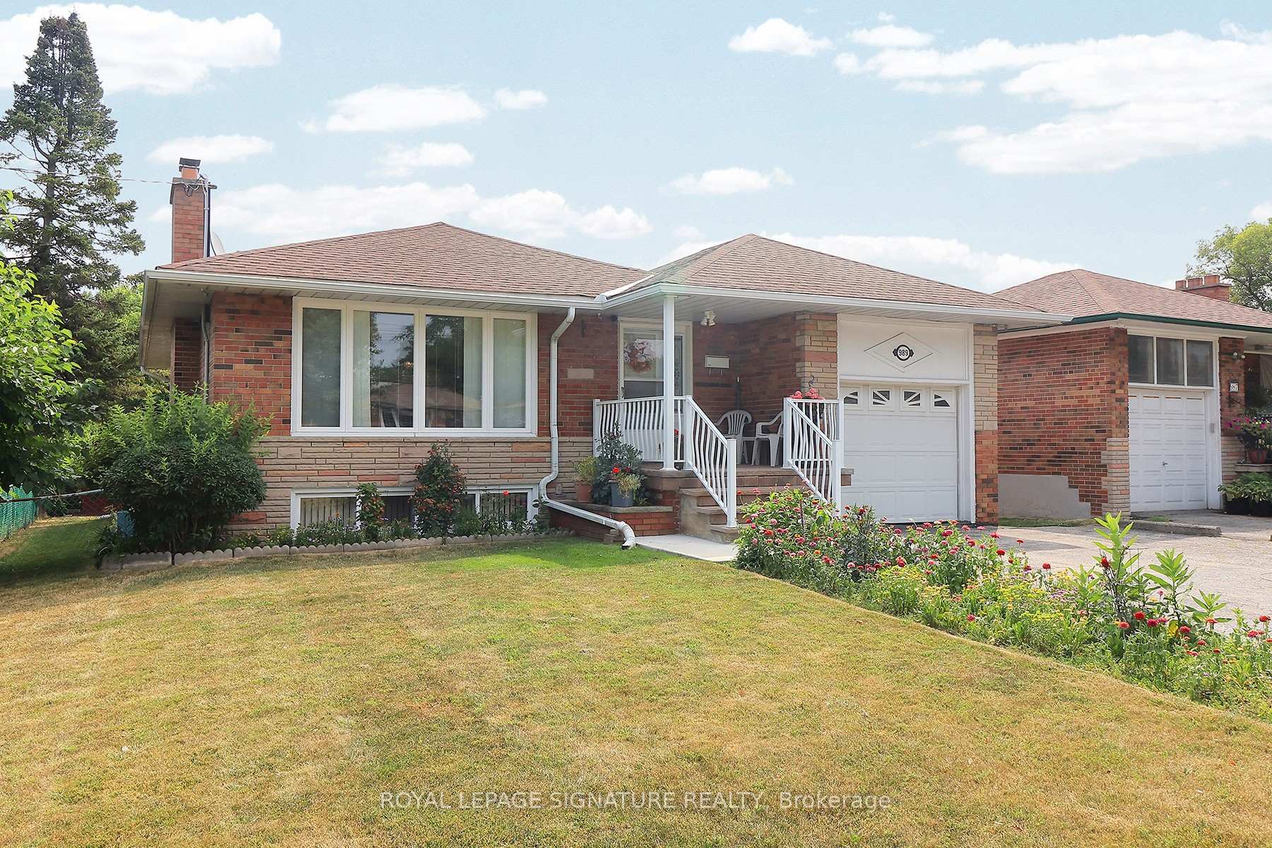 Photo 4 of 989 Midland Avenue, Scarborough, Eglinton East — HOMEH