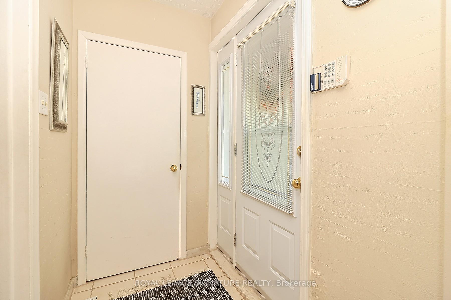 Photo 2 of 989 Midland Avenue, Scarborough, Eglinton East — HOMEH