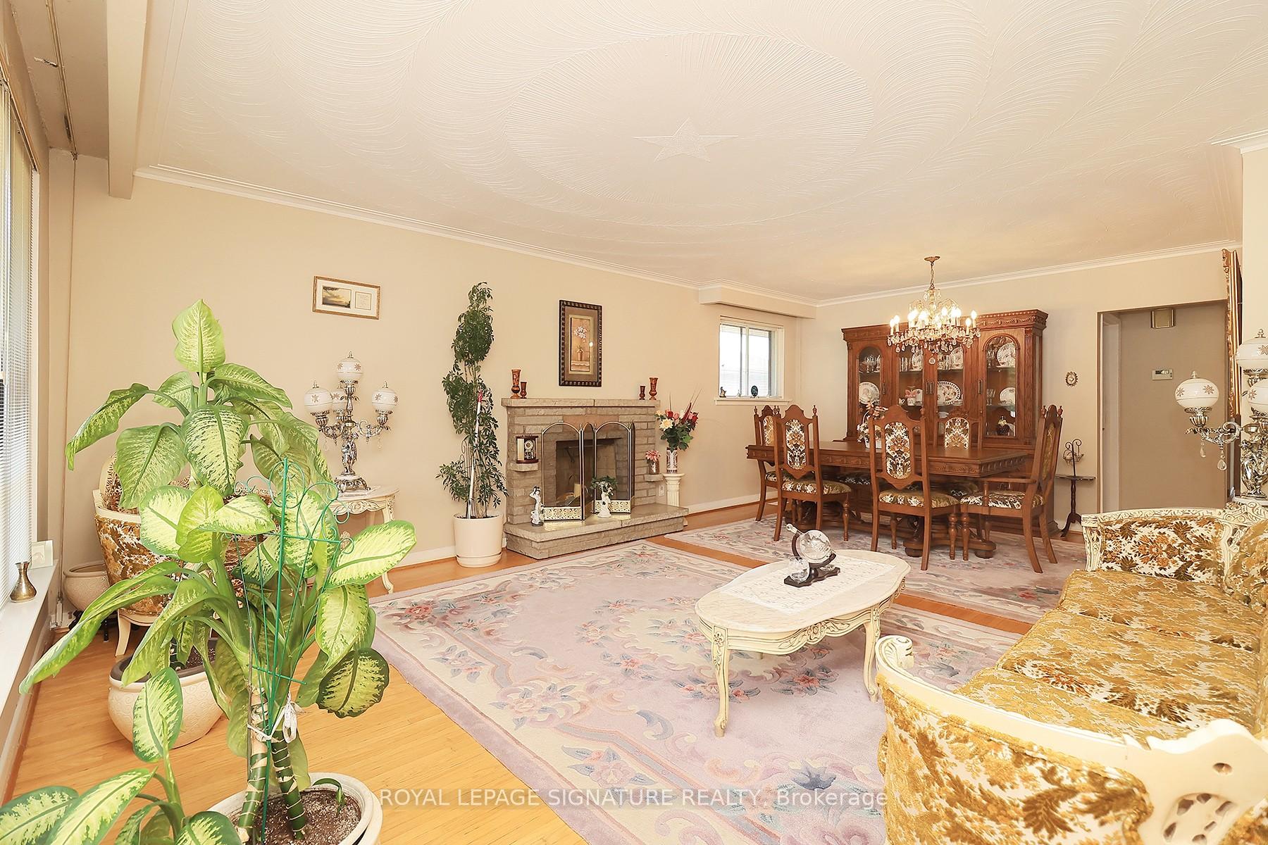 Photo 6 of 989 Midland Avenue, Scarborough, Eglinton East — HOMEH