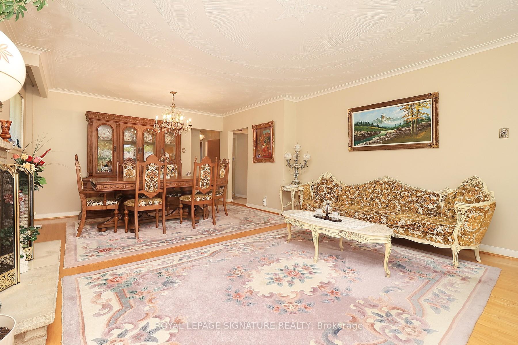 Photo 7 of 989 Midland Avenue, Scarborough, Eglinton East — HOMEH