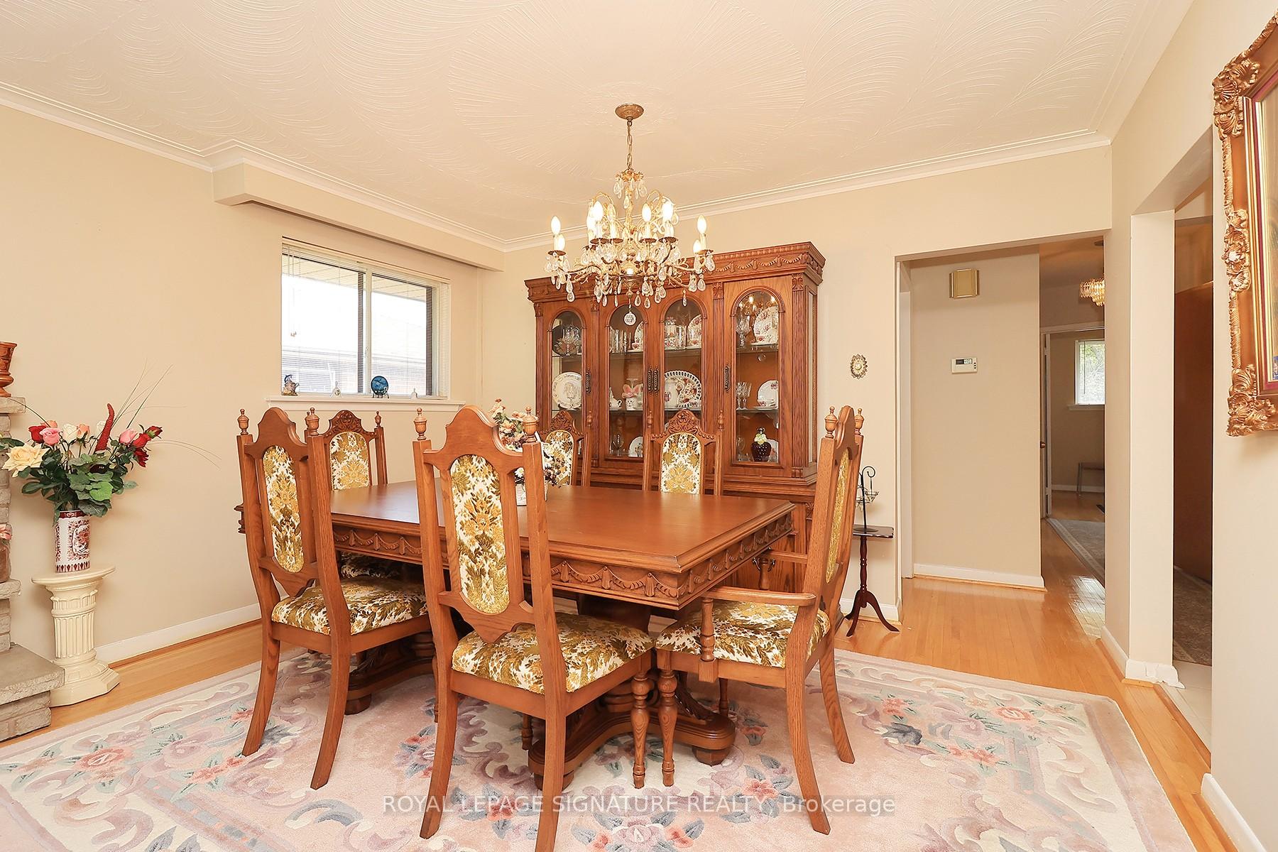 Photo 11 of 989 Midland Avenue, Scarborough, Eglinton East — HOMEH