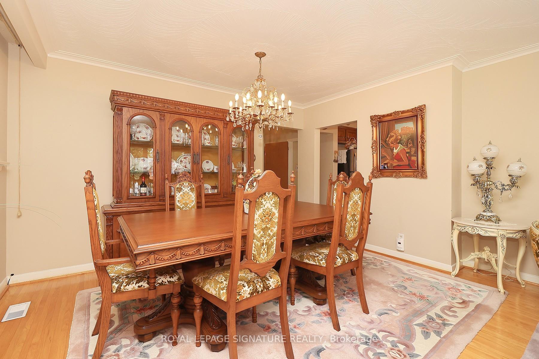 Photo 9 of 989 Midland Avenue, Scarborough, Eglinton East — HOMEH