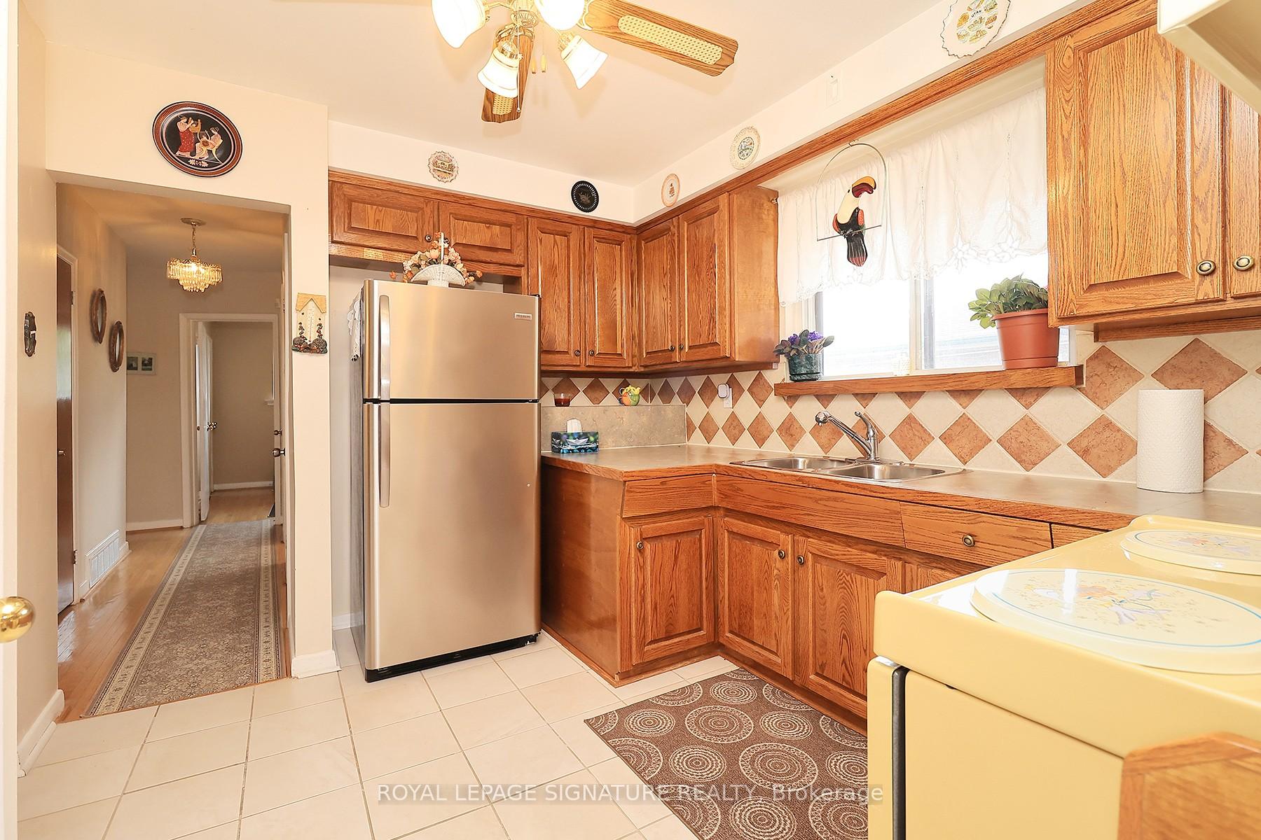 Photo 30 of 989 Midland Avenue, Scarborough, Eglinton East — HOMEH