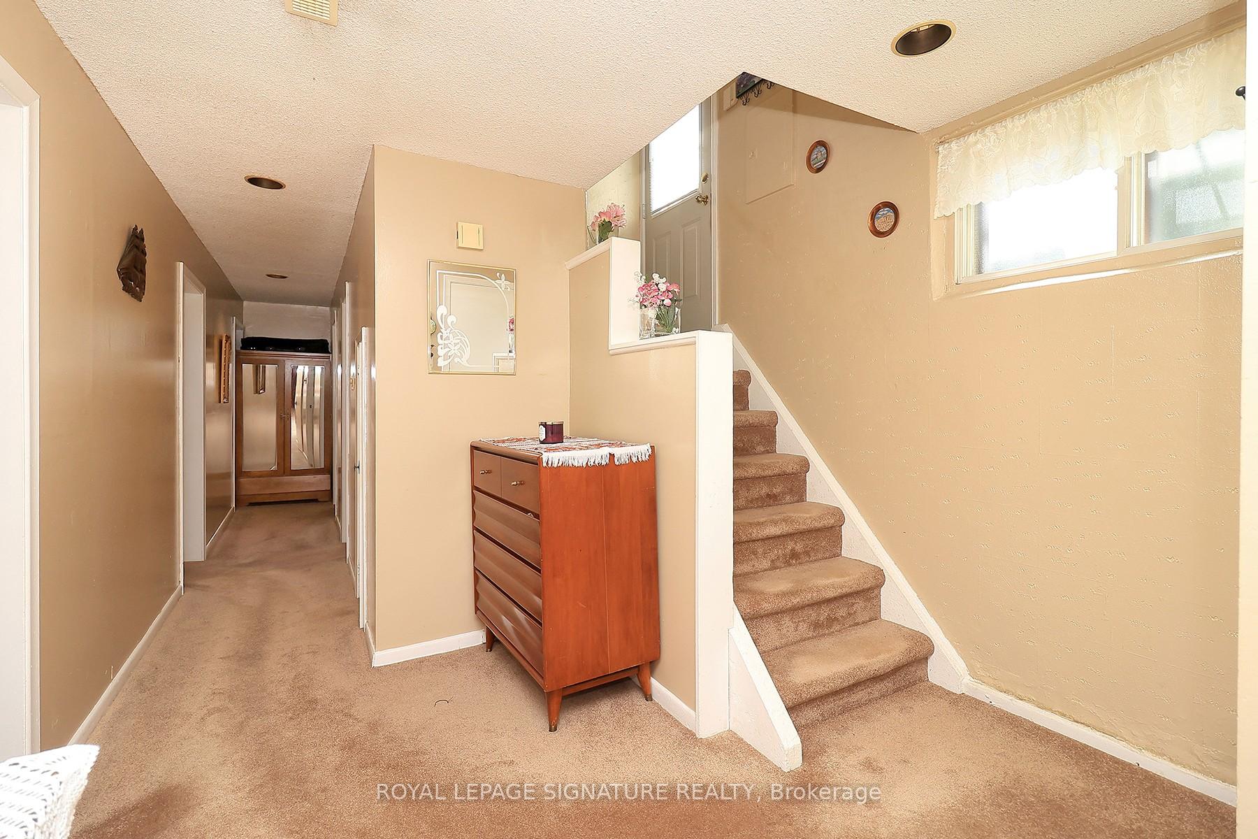 Photo 13 of 989 Midland Avenue, Scarborough, Eglinton East — HOMEH