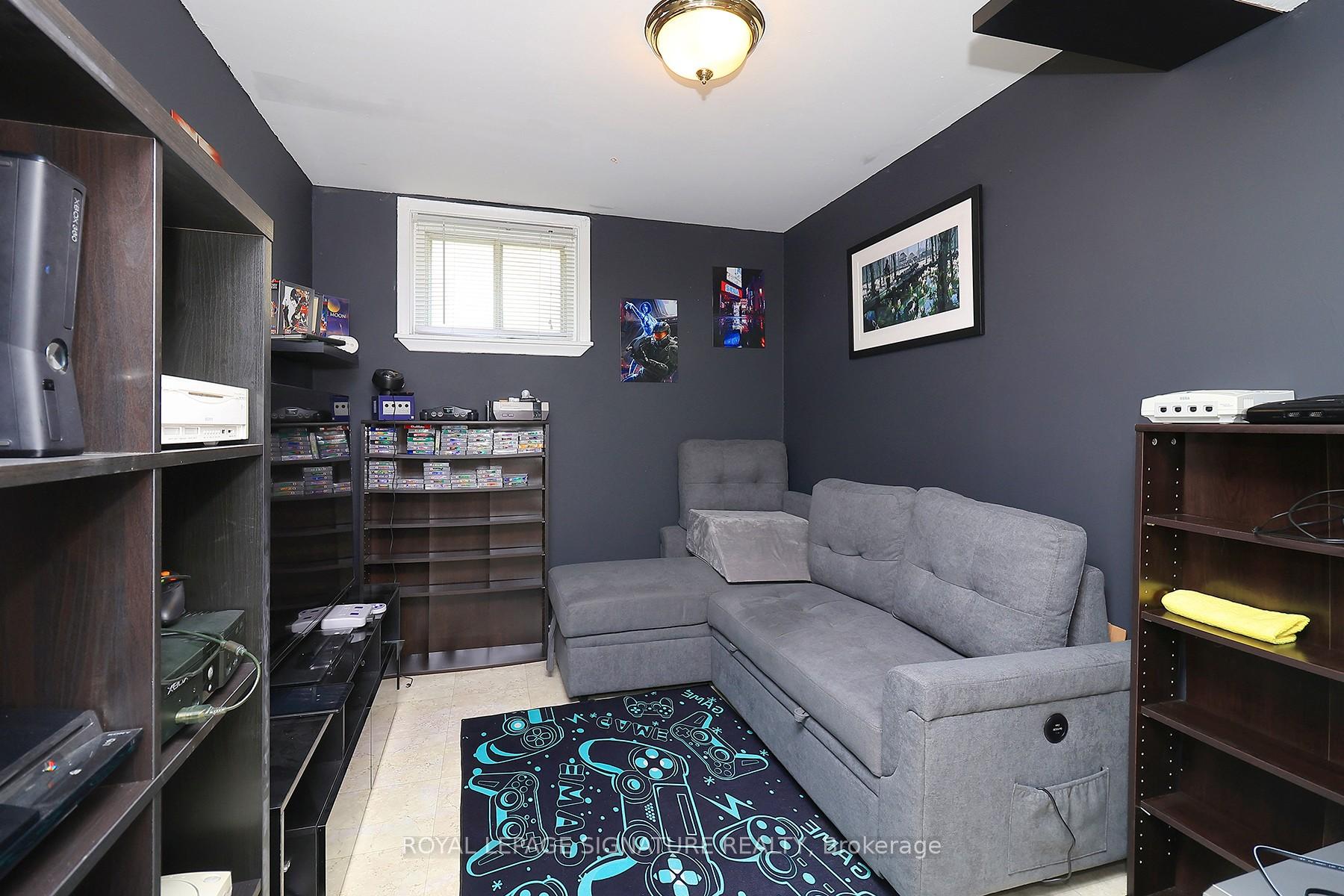 Photo 17 of 989 Midland Avenue, Scarborough, Eglinton East — HOMEH