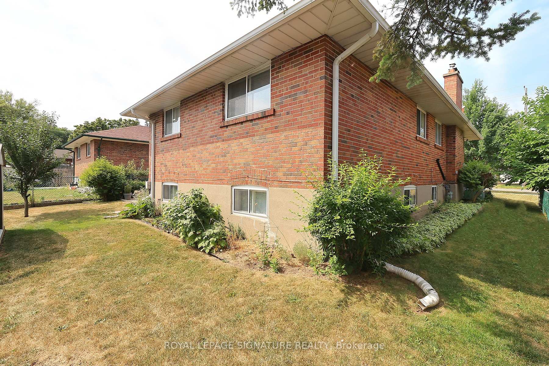 Photo 22 of 989 Midland Avenue, Scarborough, Eglinton East — HOMEH