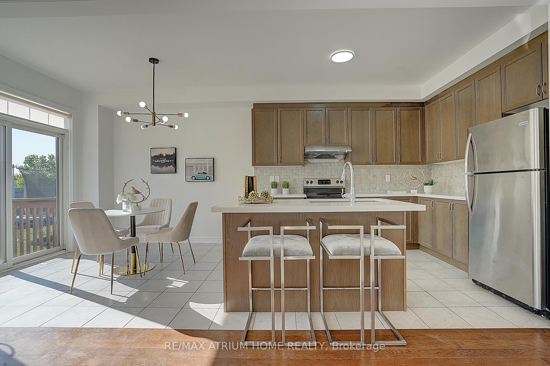 Photo 5 of 26 Decast Crescent, Markham, Box Grove — HOMEH