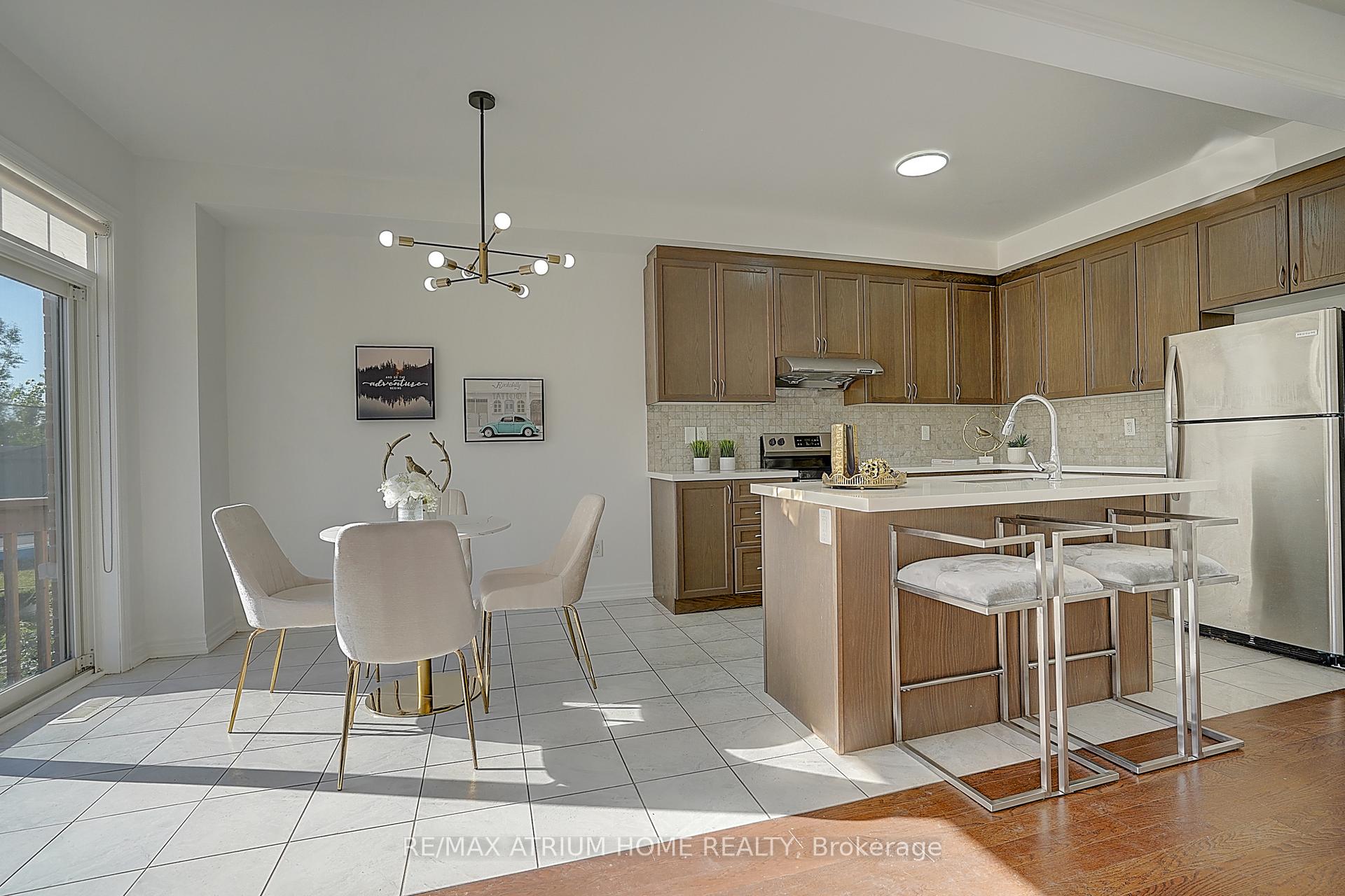 Photo 14 of 26 Decast Crescent, Markham, Box Grove — HOMEH