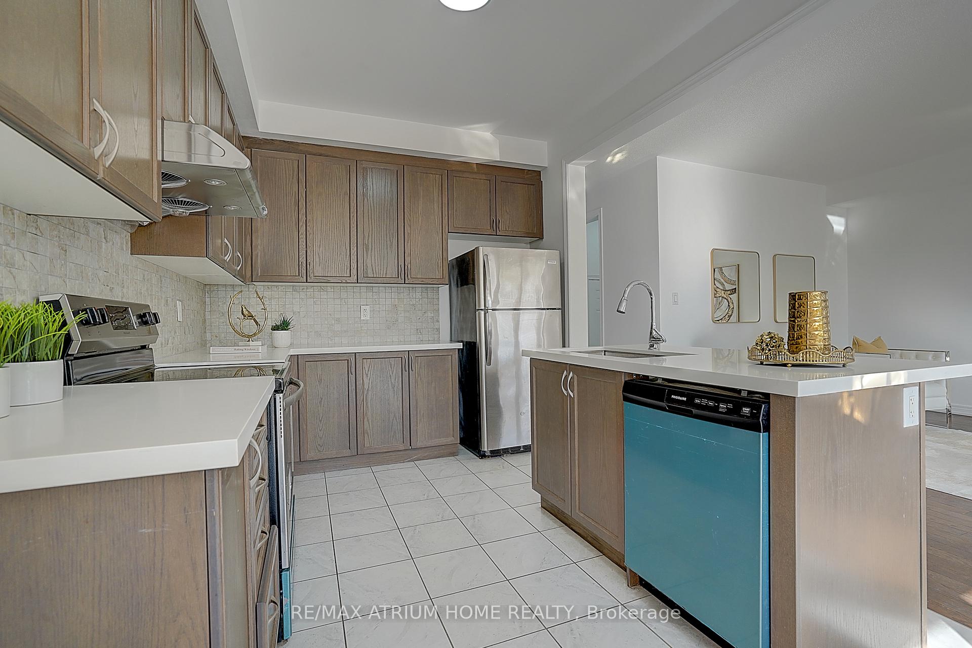 Photo 18 of 26 Decast Crescent, Markham, Box Grove — HOMEH