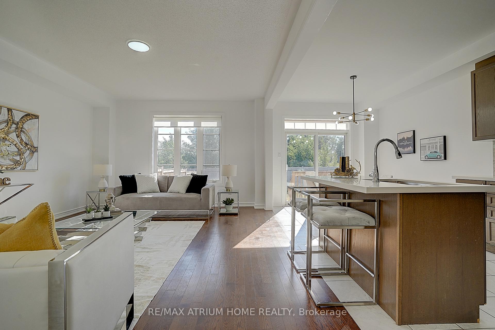 Photo 9 of 26 Decast Crescent, Markham, Box Grove — HOMEH