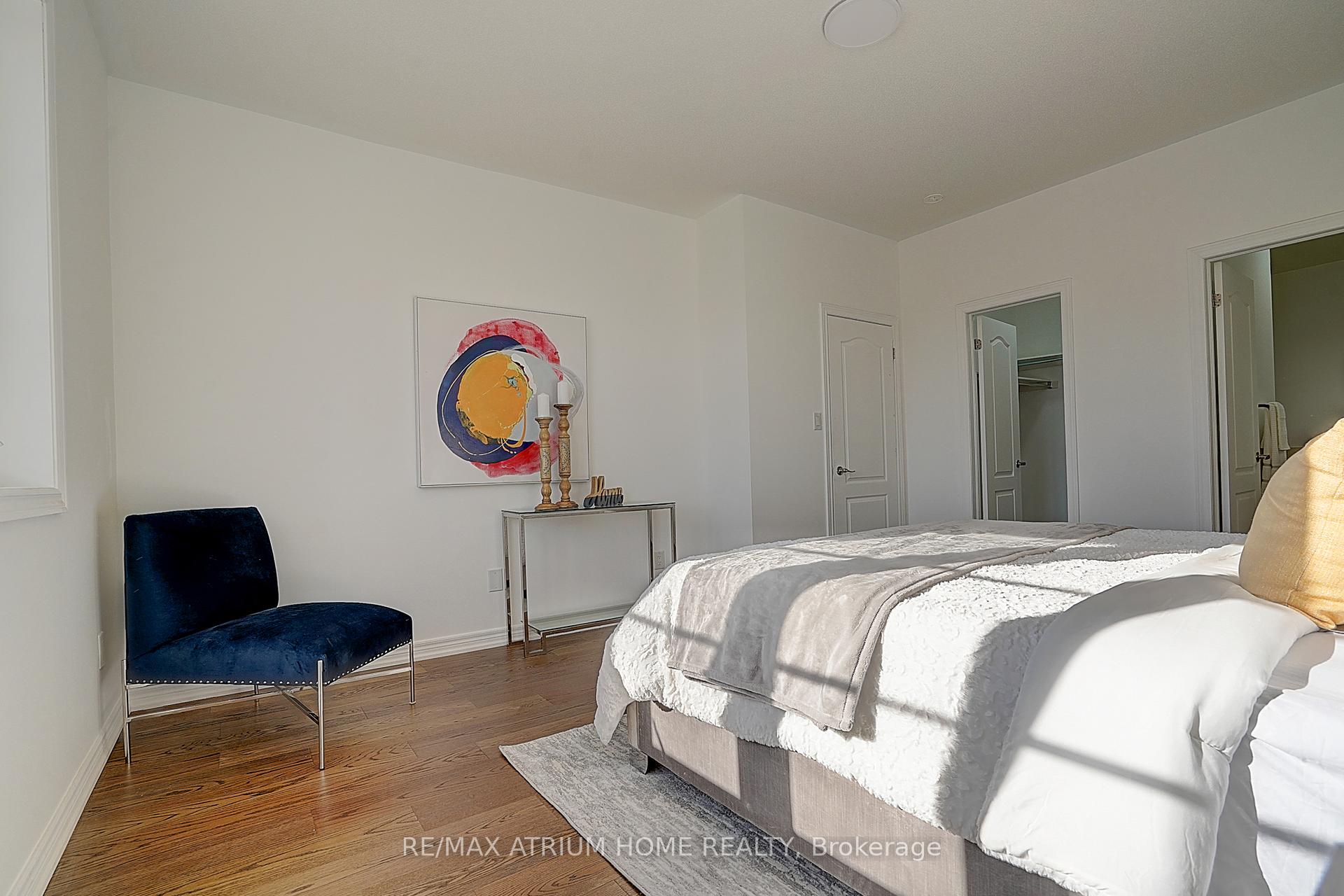 Photo 7 of 26 Decast Crescent, Markham, Box Grove — HOMEH