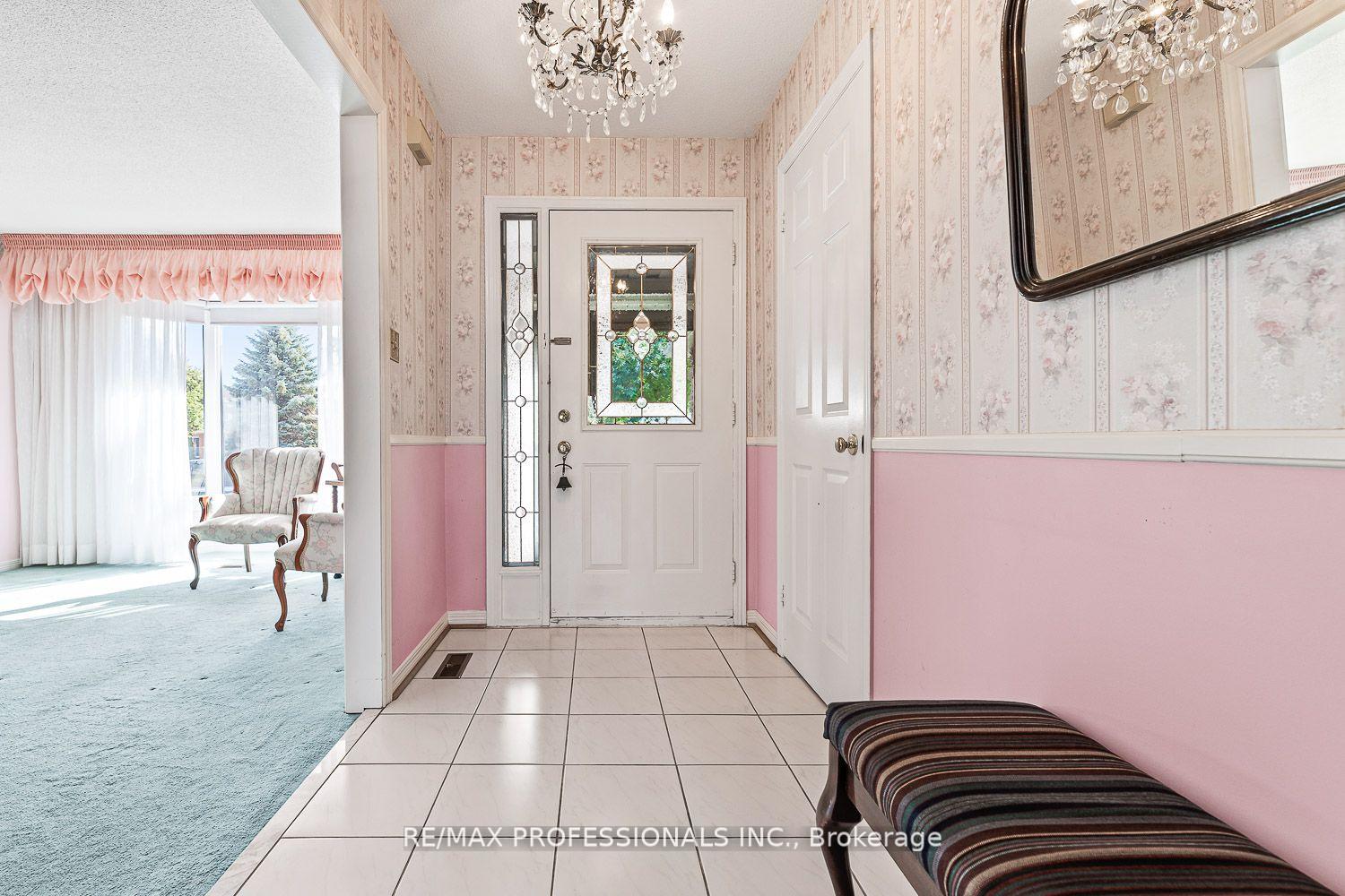 Photo 2 of 41 McCabe Crescent, Caledon, Bolton North — HOMEH