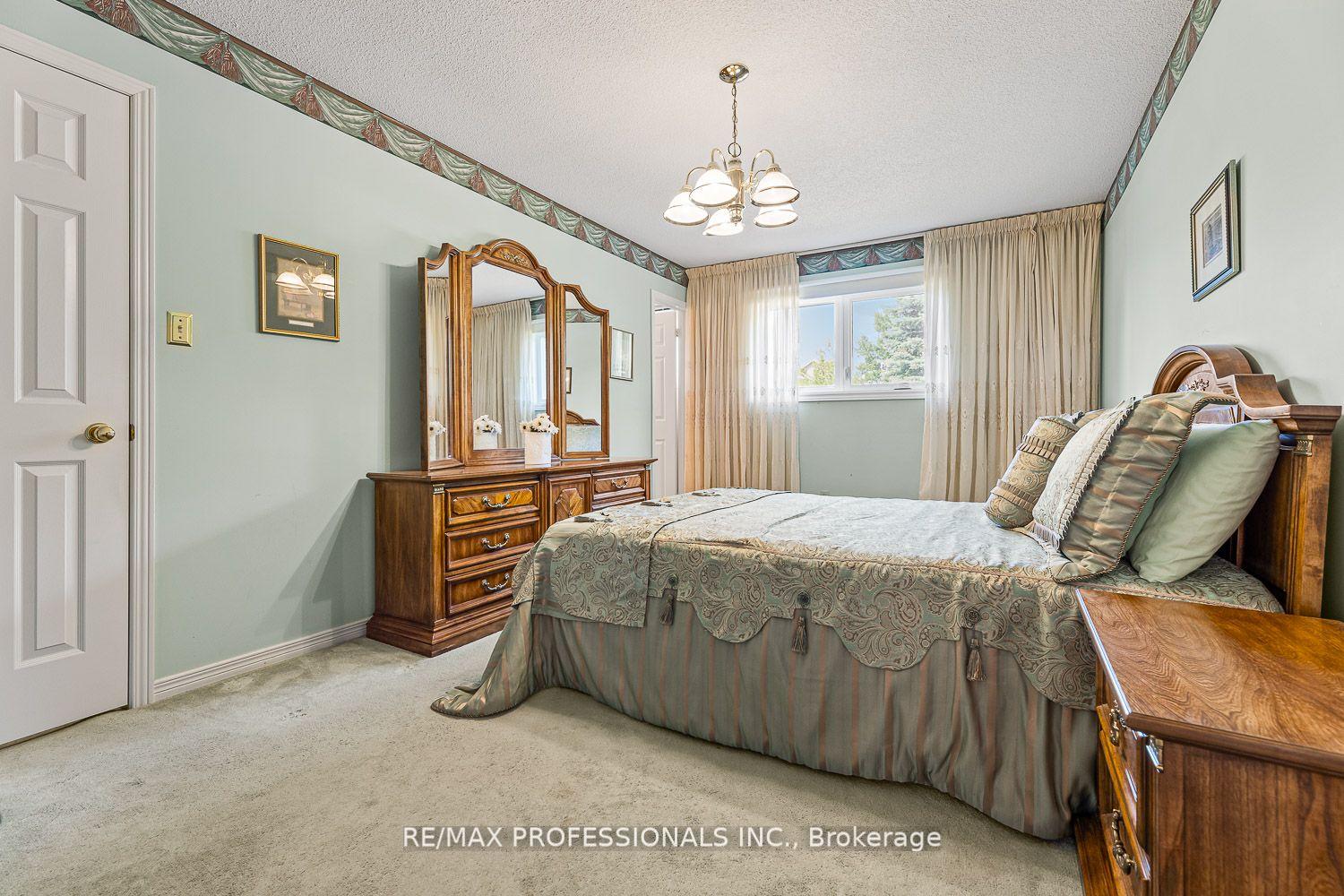Photo 8 of 41 McCabe Crescent, Caledon, Bolton North — HOMEH