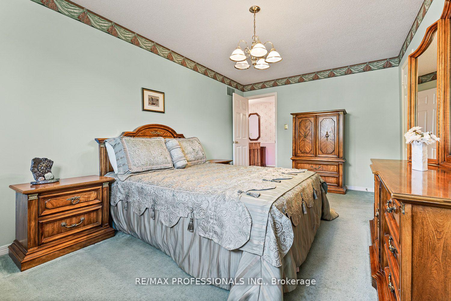 Photo 7 of 41 McCabe Crescent, Caledon, Bolton North — HOMEH