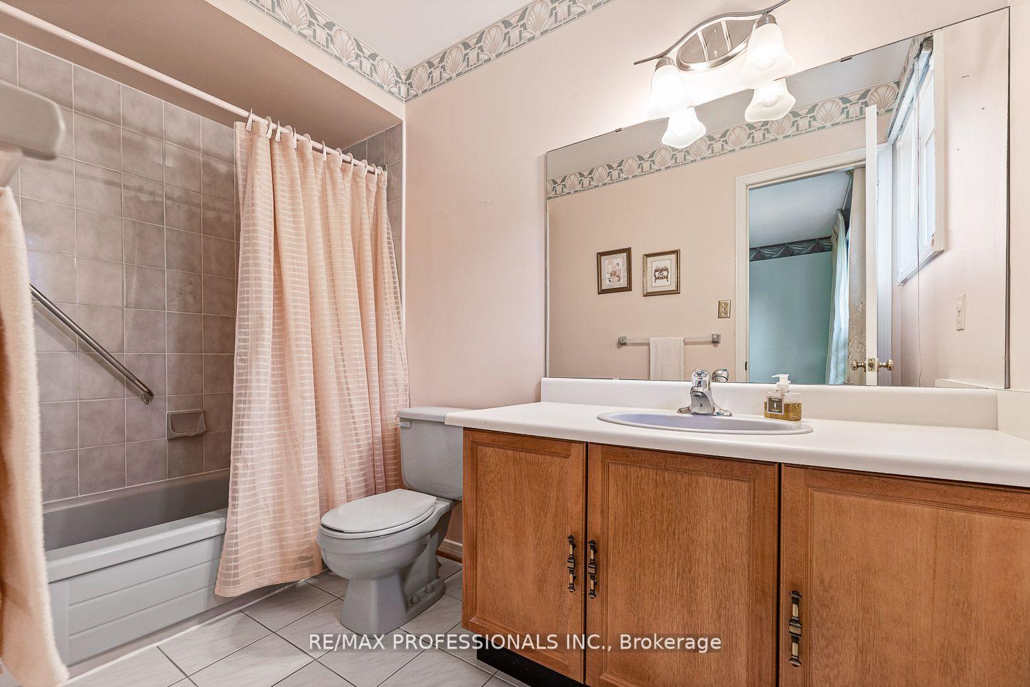 Photo 15 of 41 McCabe Crescent, Caledon, Bolton North — HOMEH