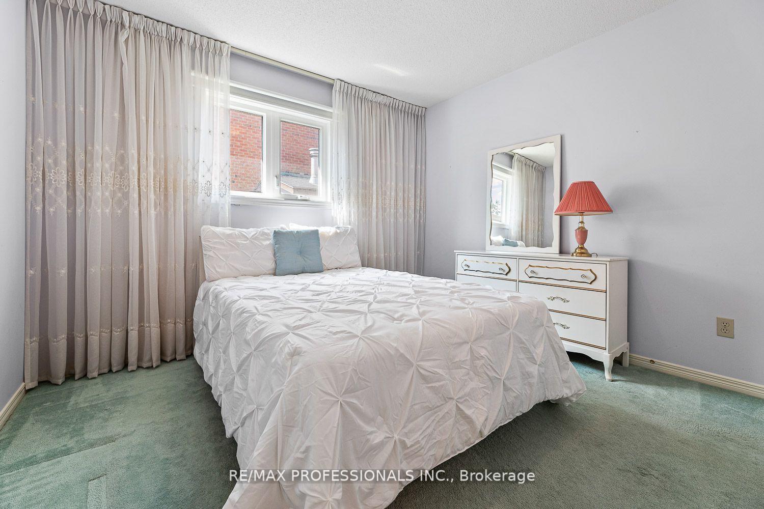 Photo 20 of 41 McCabe Crescent, Caledon, Bolton North — HOMEH