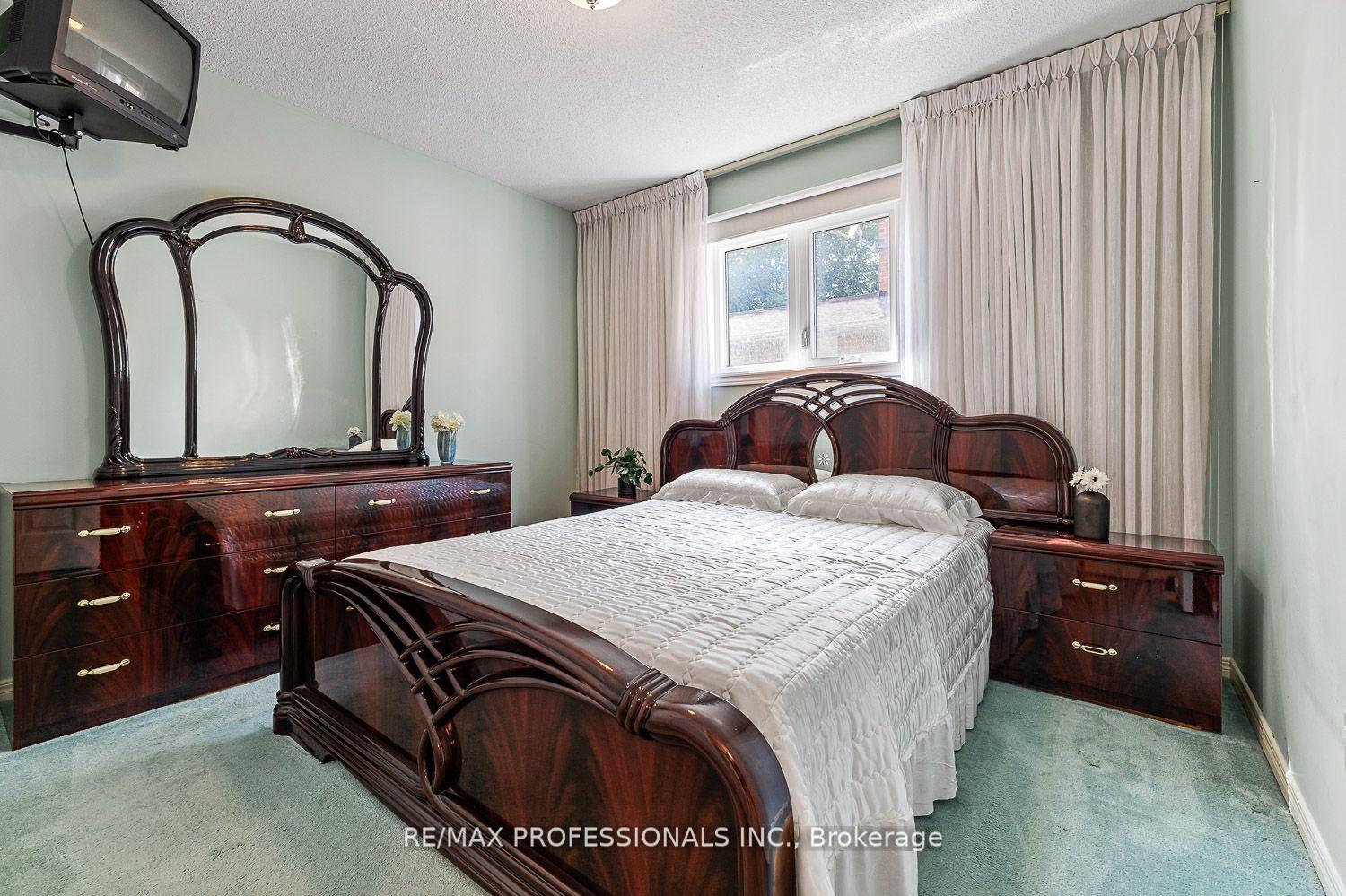 Photo 27 of 41 McCabe Crescent, Caledon, Bolton North — HOMEH