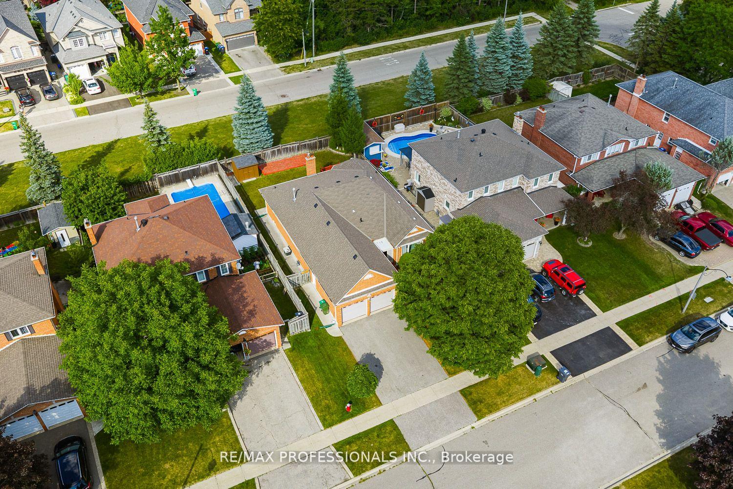Photo 28 of 41 McCabe Crescent, Caledon, Bolton North — HOMEH