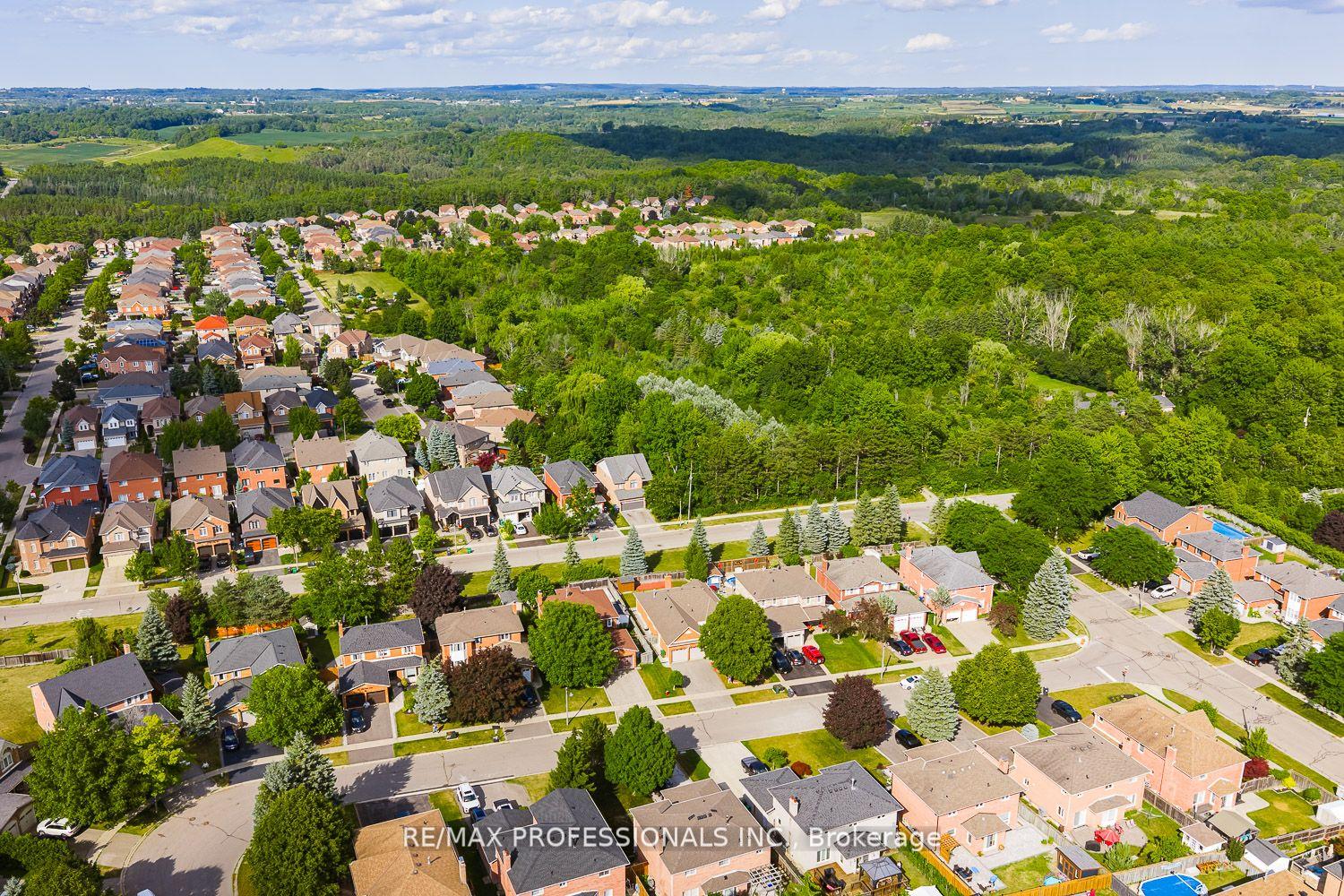 Photo 25 of 41 McCabe Crescent, Caledon, Bolton North — HOMEH