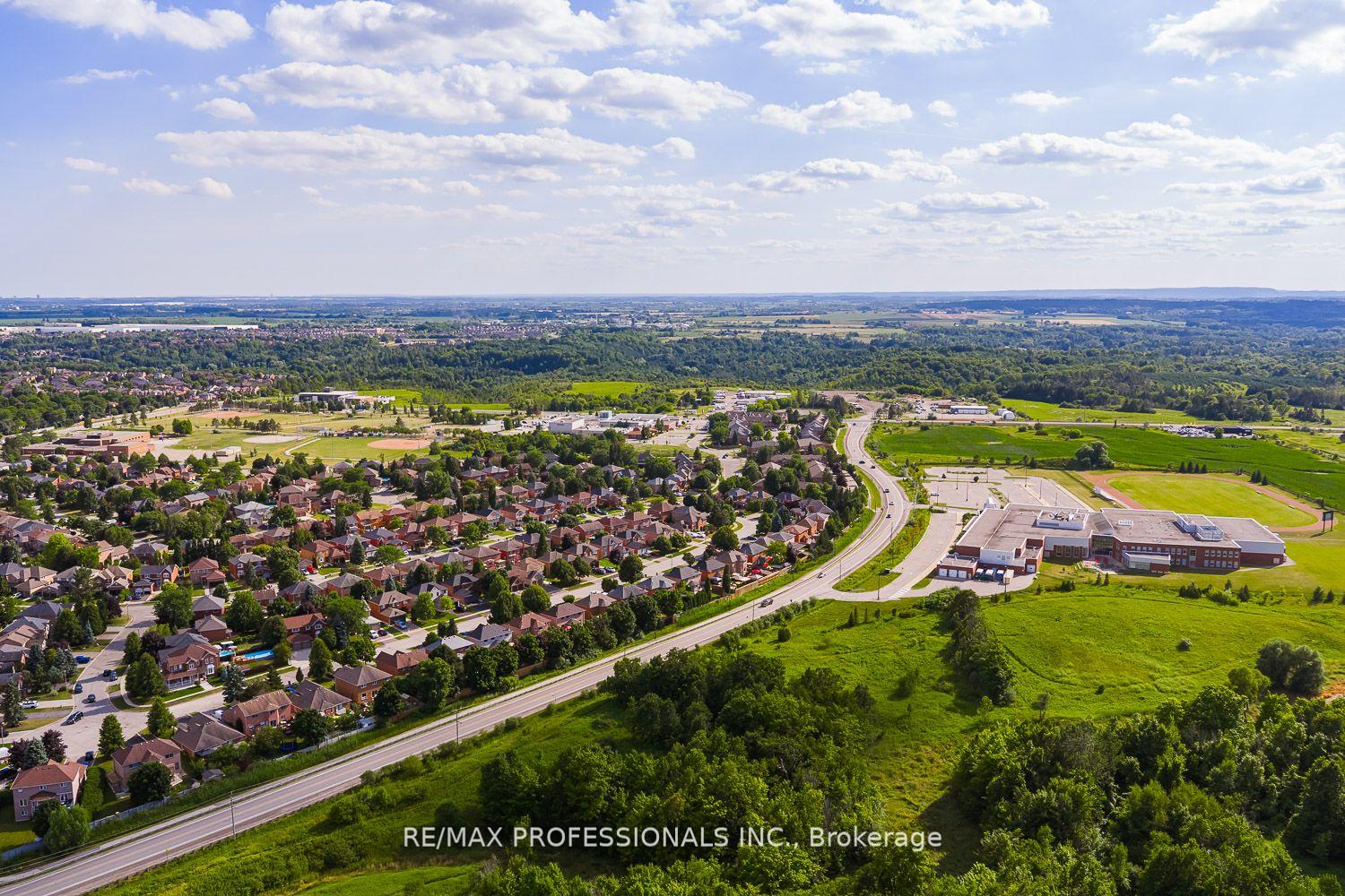 Photo 23 of 41 McCabe Crescent, Caledon, Bolton North — HOMEH