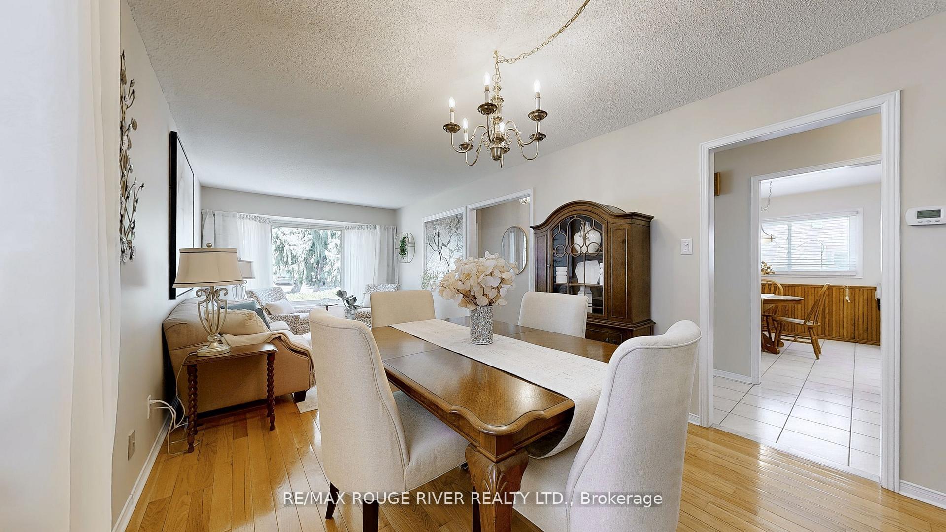 Photo 2 of 1009 Maury Crescent, Pickering, Liverpool — HOMEH