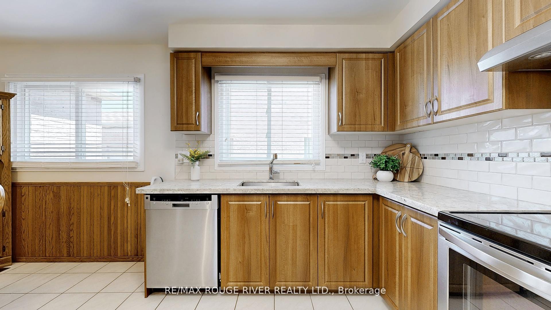 Photo 11 of 1009 Maury Crescent, Pickering, Liverpool — HOMEH