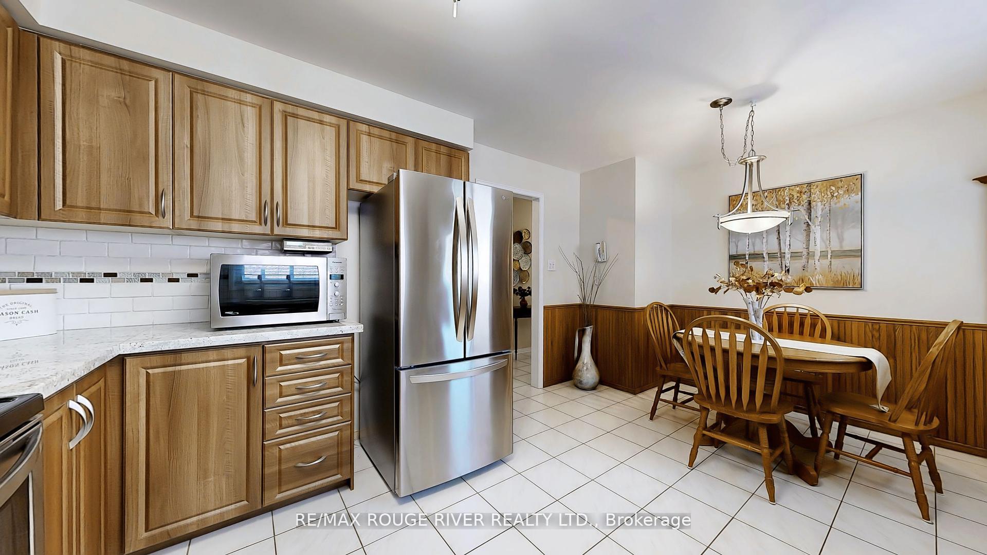 Photo 8 of 1009 Maury Crescent, Pickering, Liverpool — HOMEH
