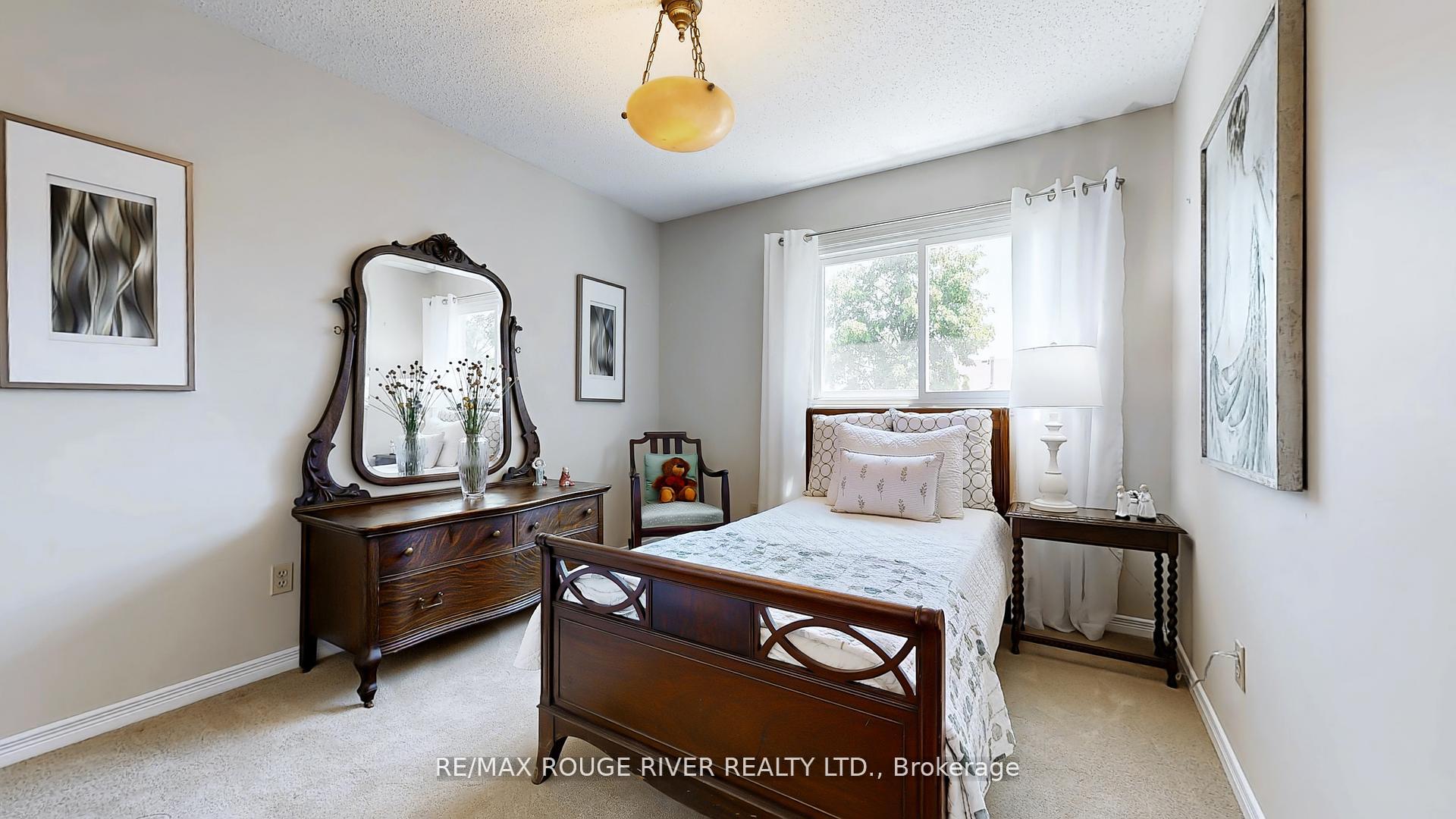 Photo 14 of 1009 Maury Crescent, Pickering, Liverpool — HOMEH