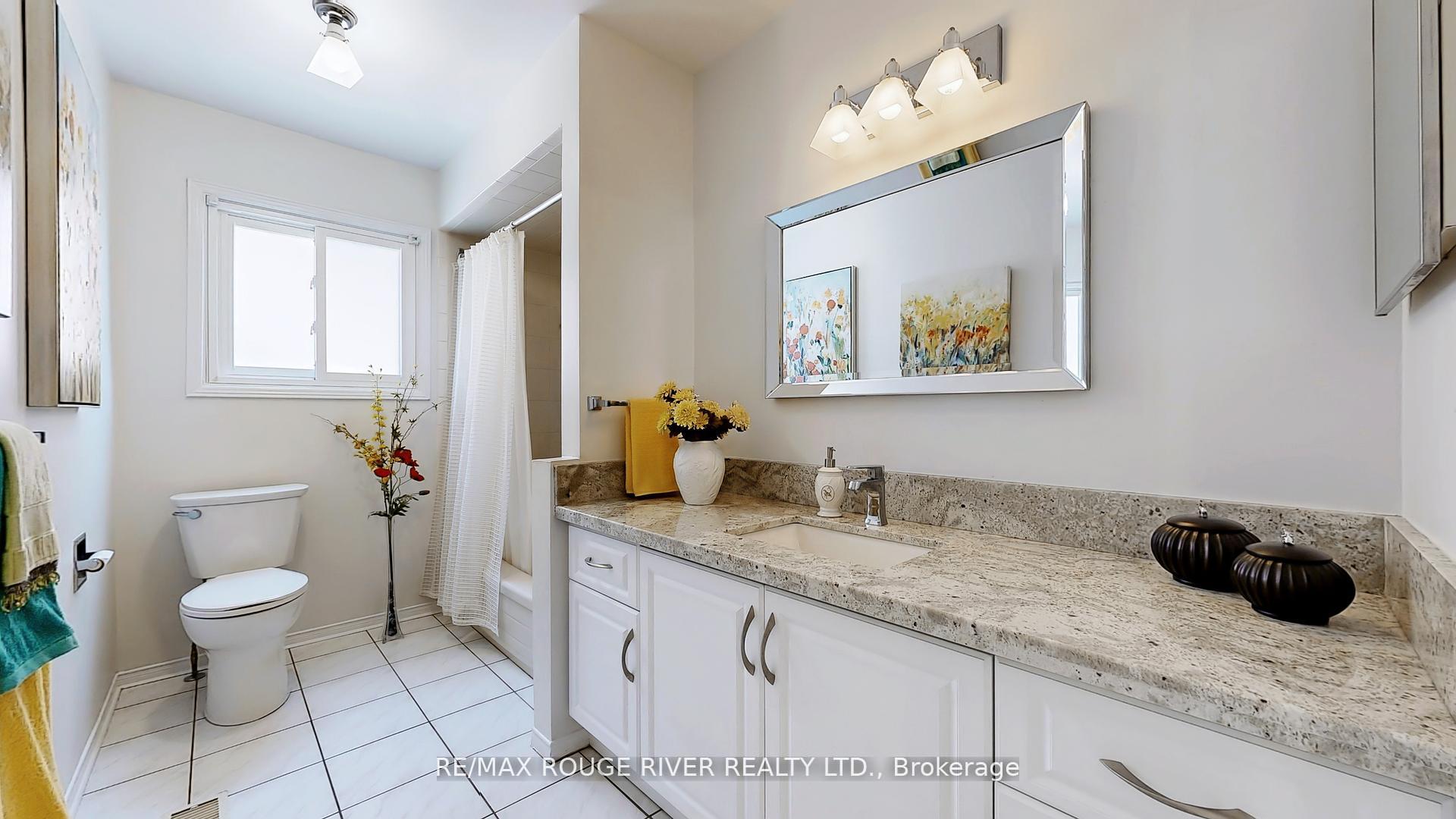 Photo 38 of 1009 Maury Crescent, Pickering, Liverpool — HOMEH