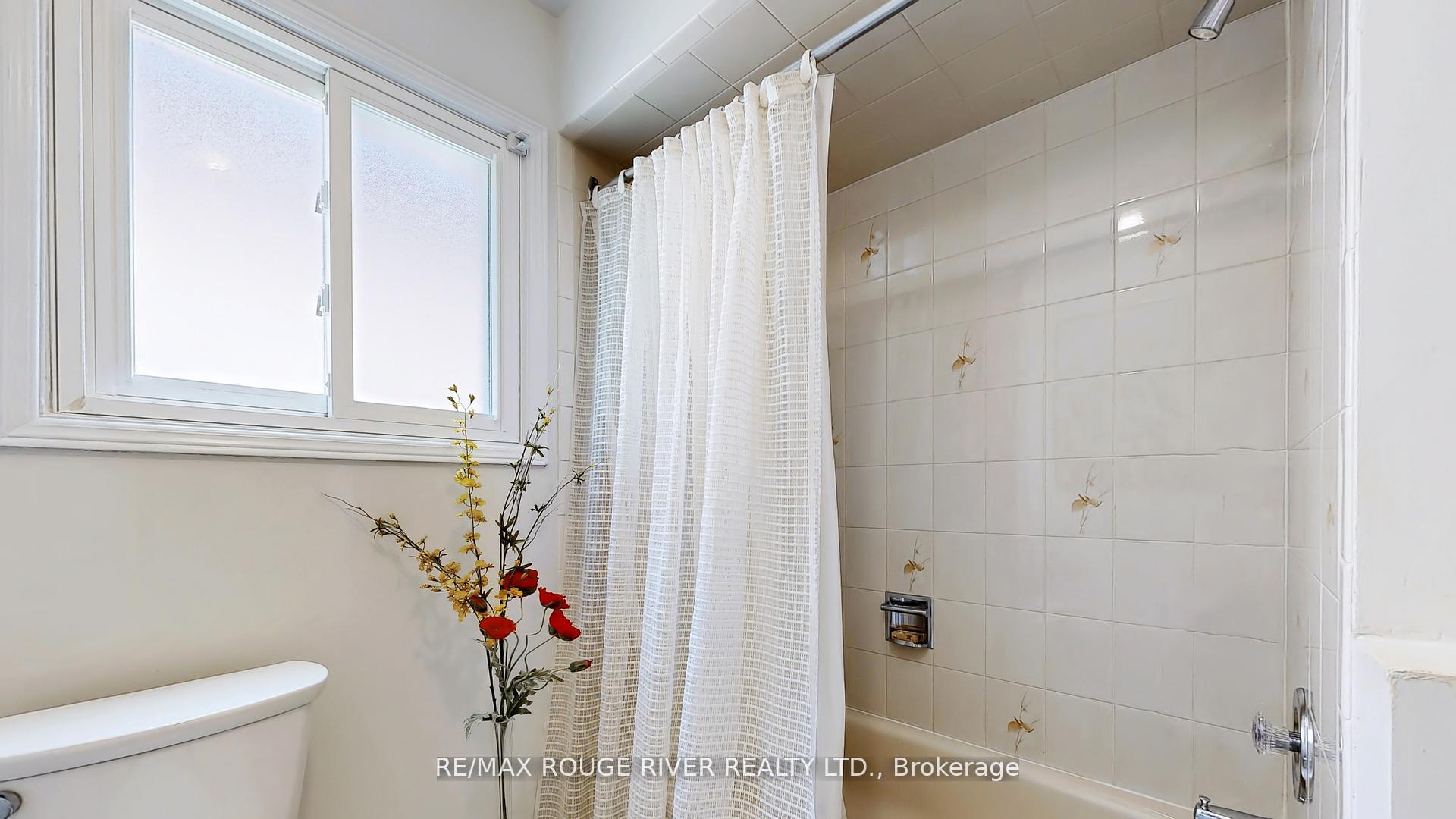 Photo 16 of 1009 Maury Crescent, Pickering, Liverpool — HOMEH