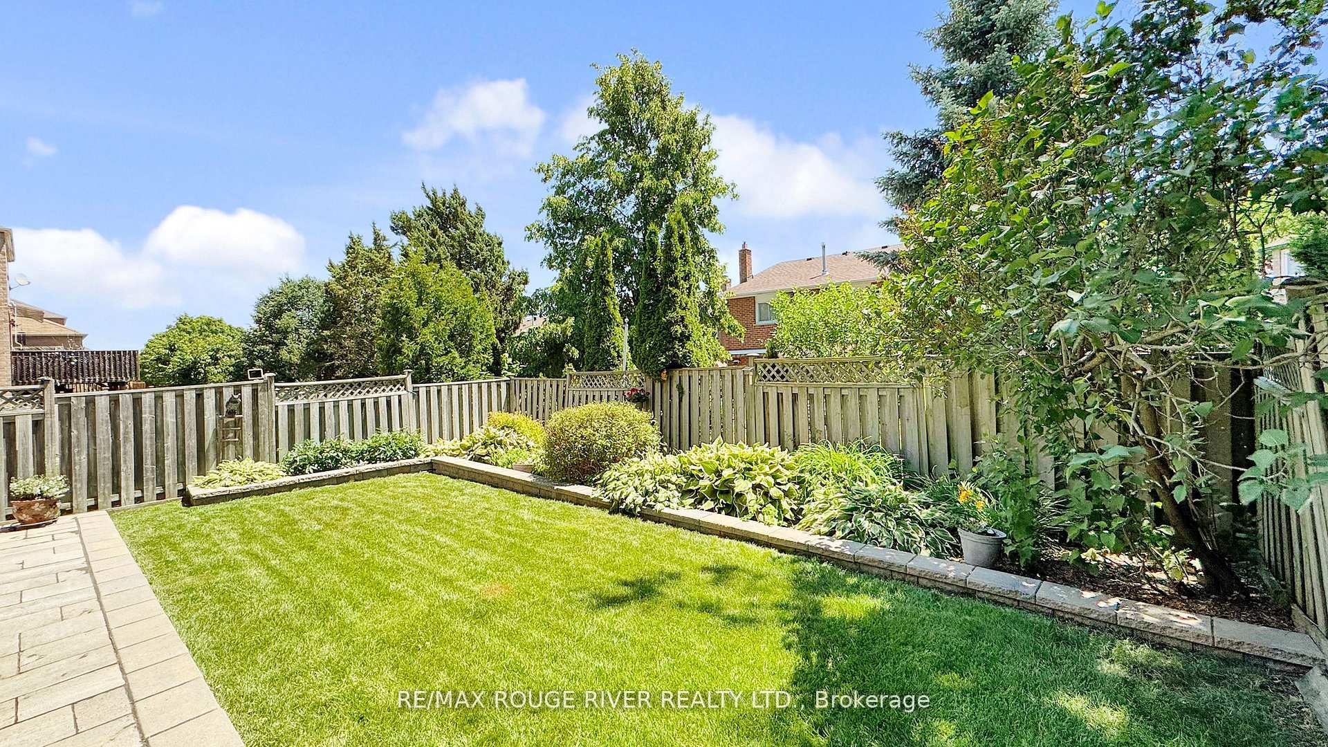Photo 40 of 1009 Maury Crescent, Pickering, Liverpool — HOMEH
