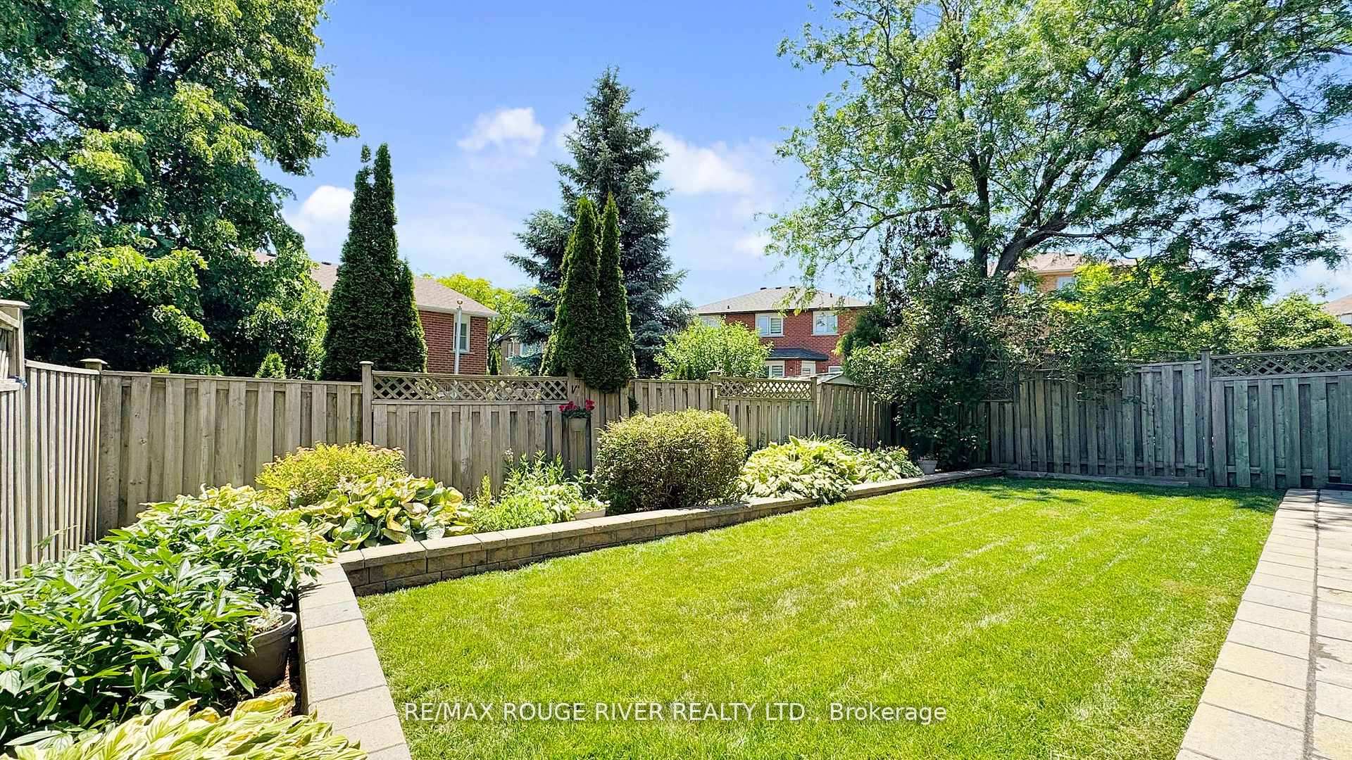 Photo 33 of 1009 Maury Crescent, Pickering, Liverpool — HOMEH