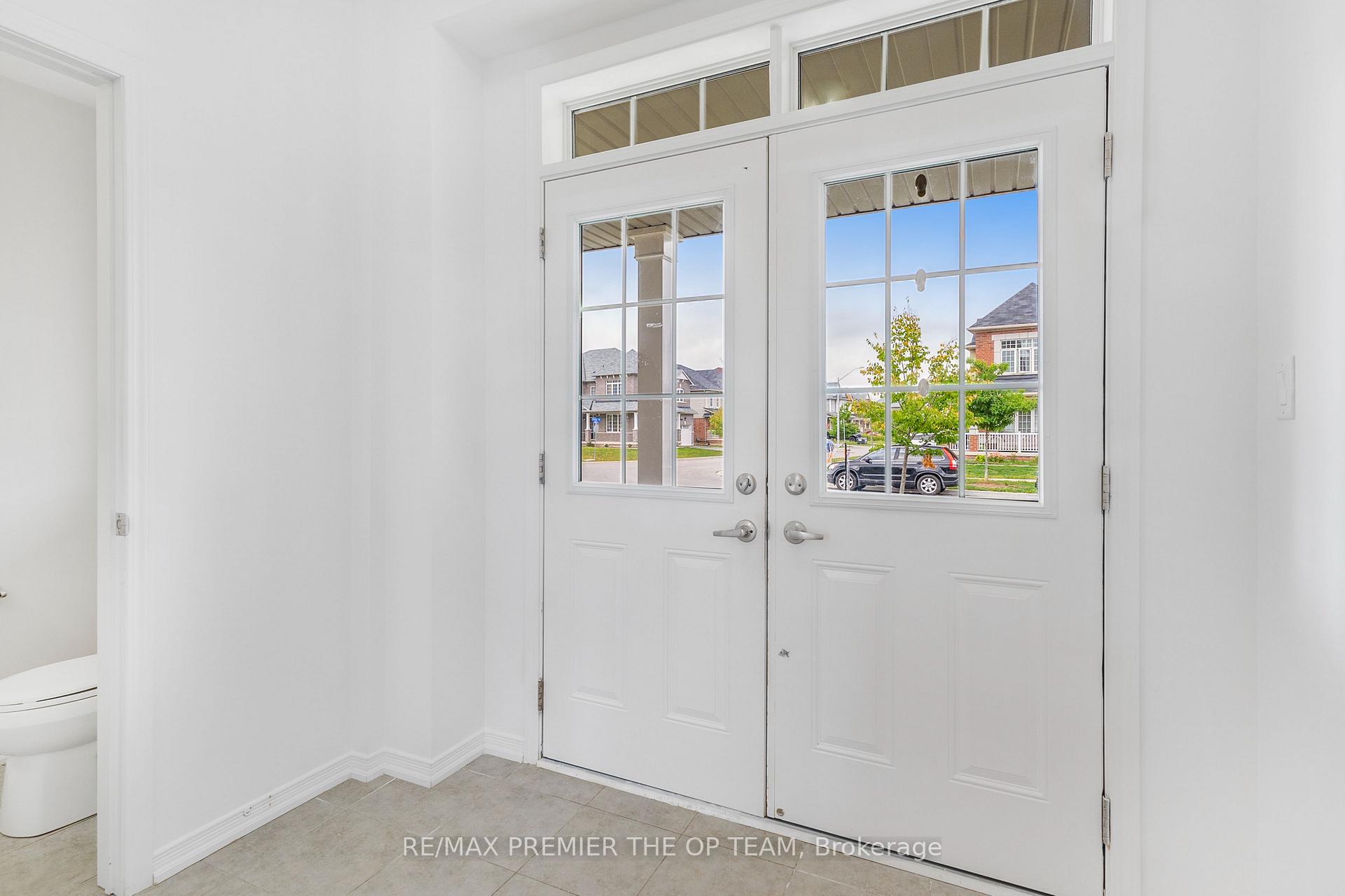 Photo 7 of 220 Esther Crescent, Thorold, Hurricane/Merrittville — HOMEH