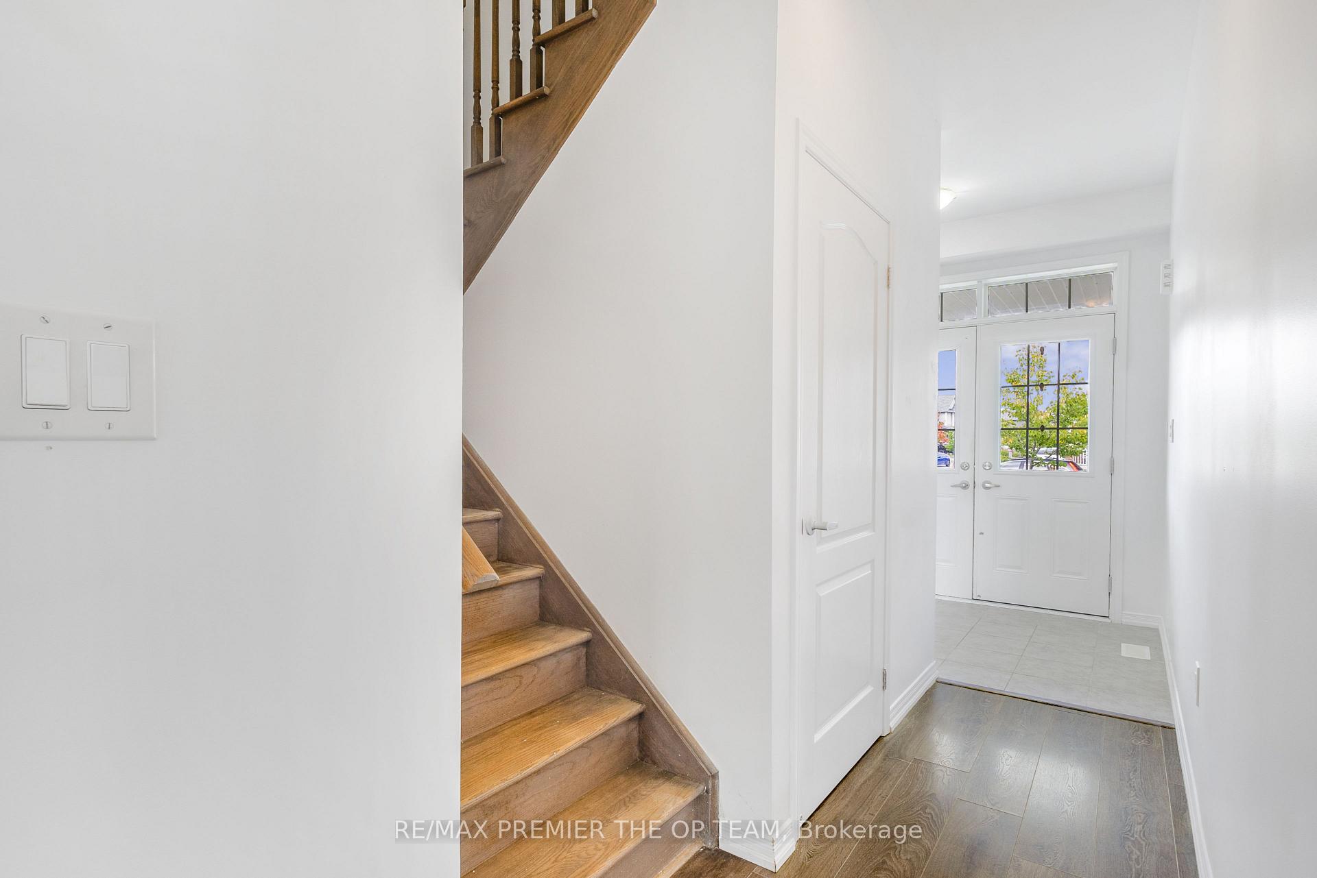 Photo 5 of 220 Esther Crescent, Thorold, Hurricane/Merrittville — HOMEH