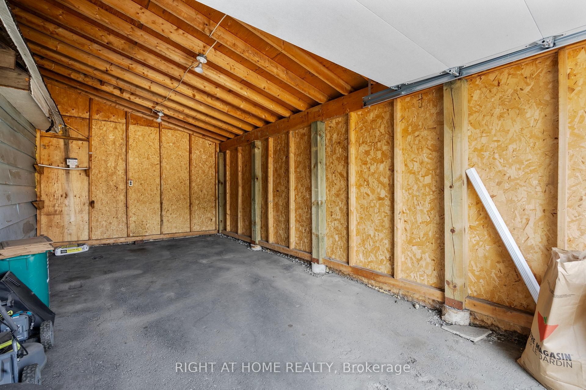 Photo 3 of 564 Taylor Avenue SW, Oshawa, Donevan — HOMEH