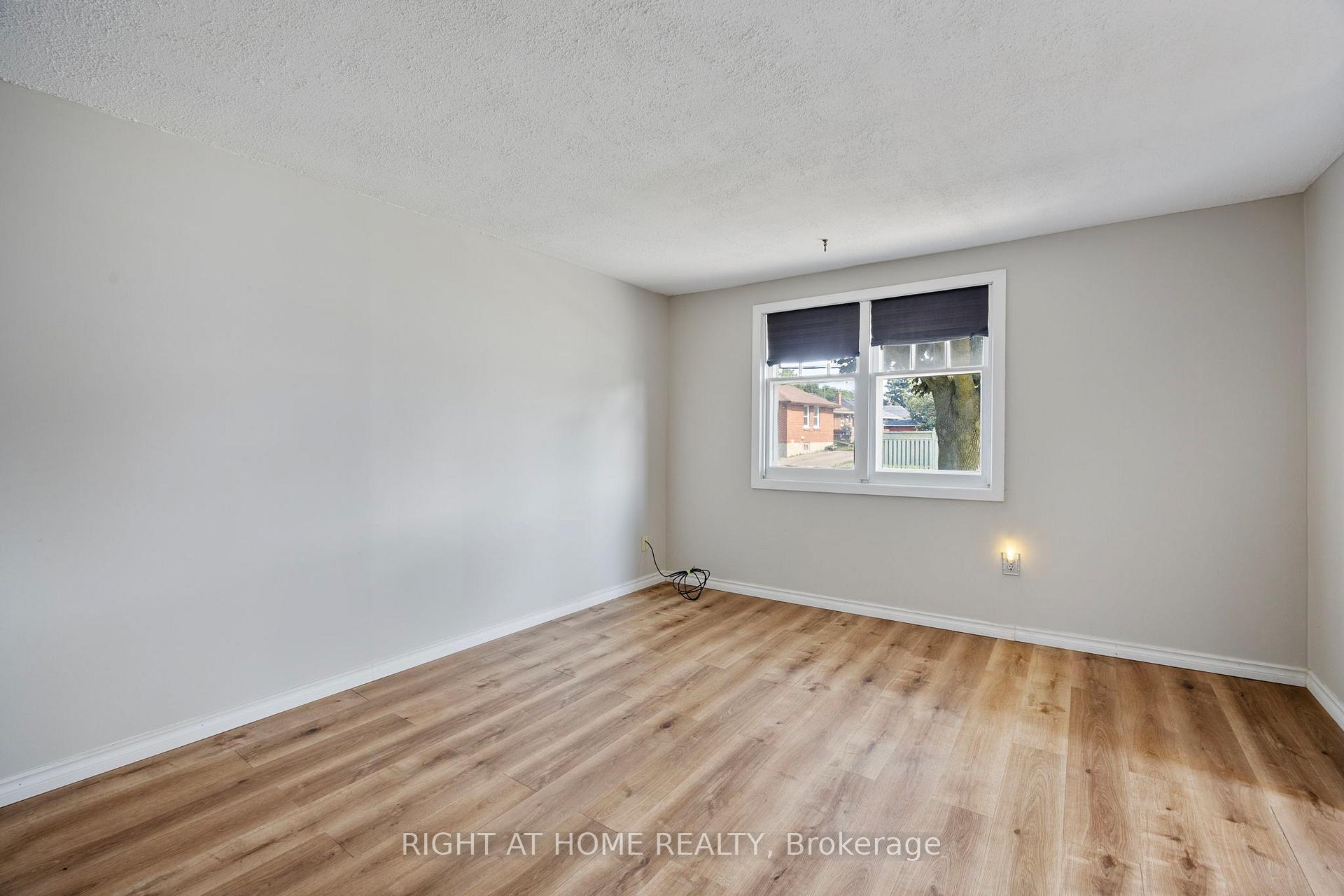 Photo 10 of 564 Taylor Avenue SW, Oshawa, Donevan — HOMEH