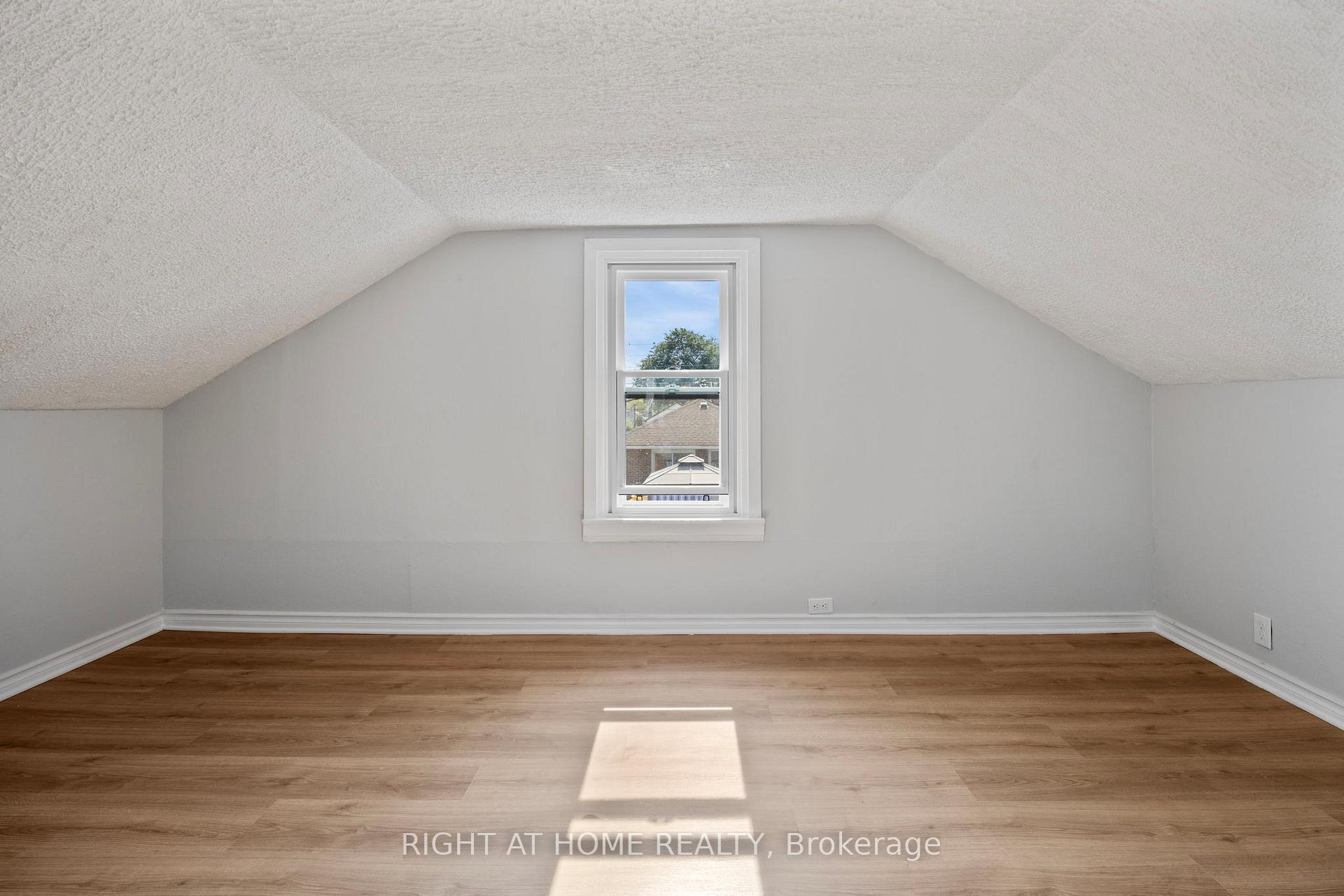 Photo 12 of 564 Taylor Avenue SW, Oshawa, Donevan — HOMEH