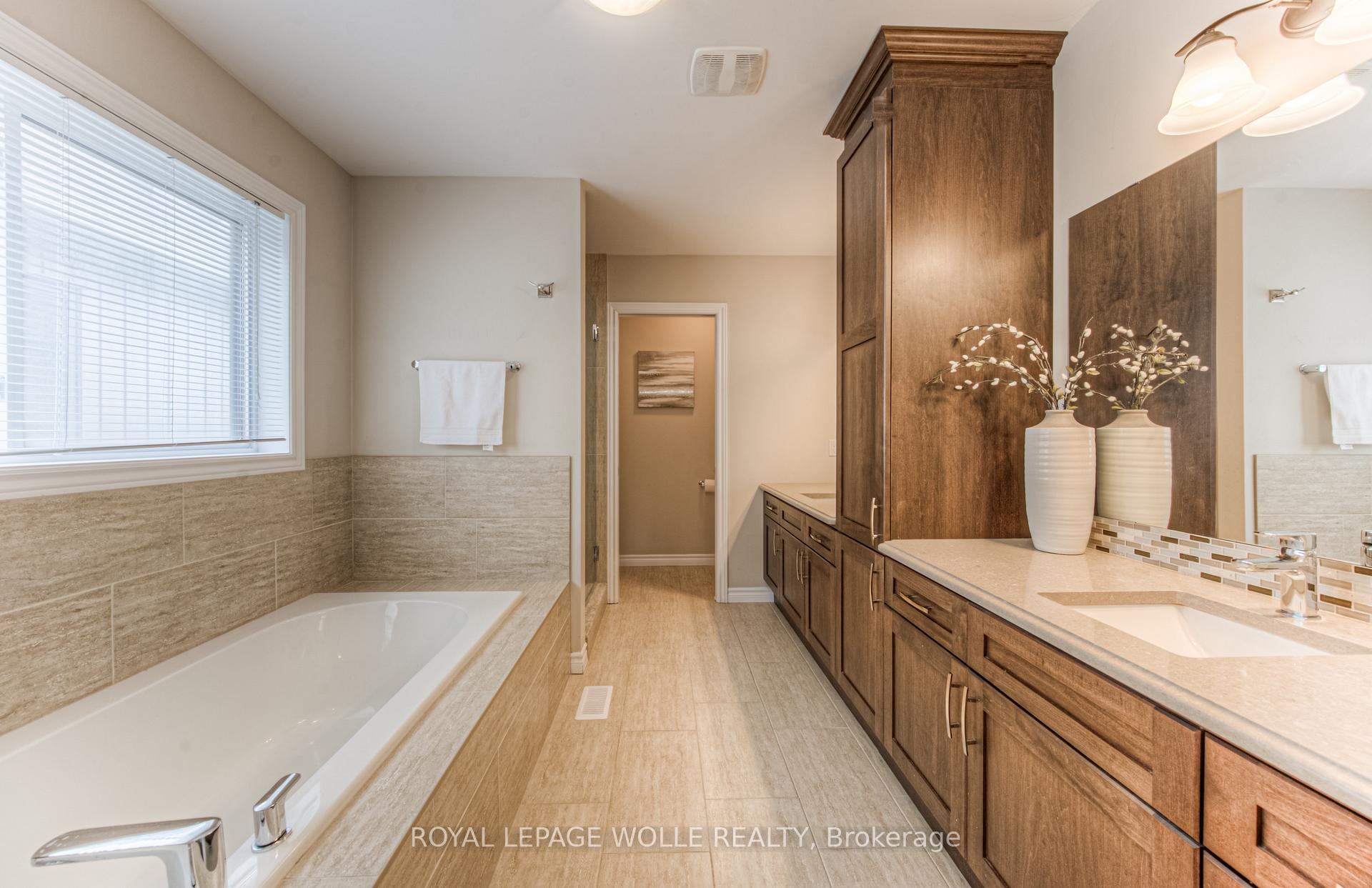 Photo 40 of 170 Eaglecrest Street, Kitchener, Bridgeport — HOMEH