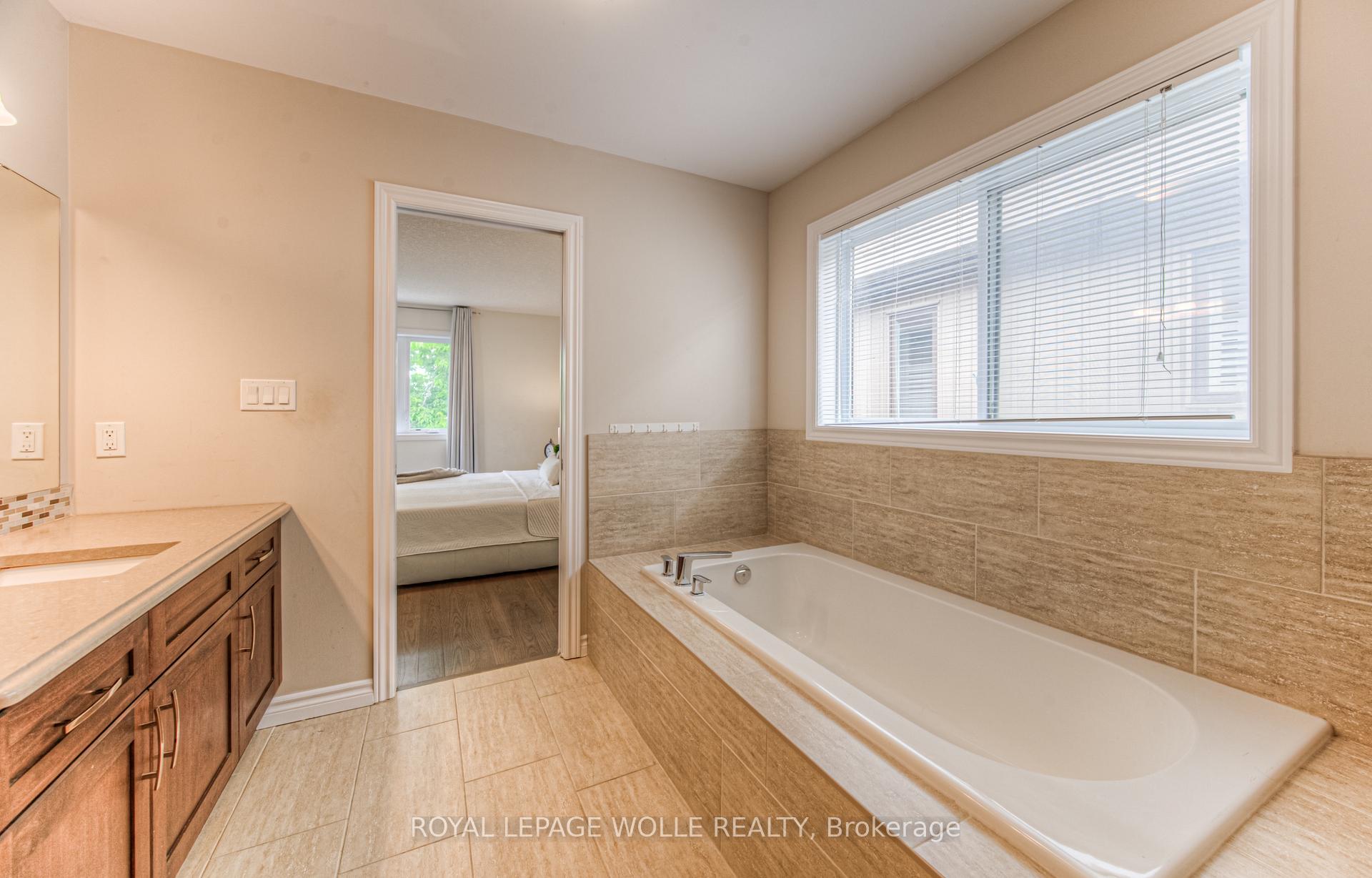 Photo 29 of 170 Eaglecrest Street, Kitchener, Bridgeport — HOMEH