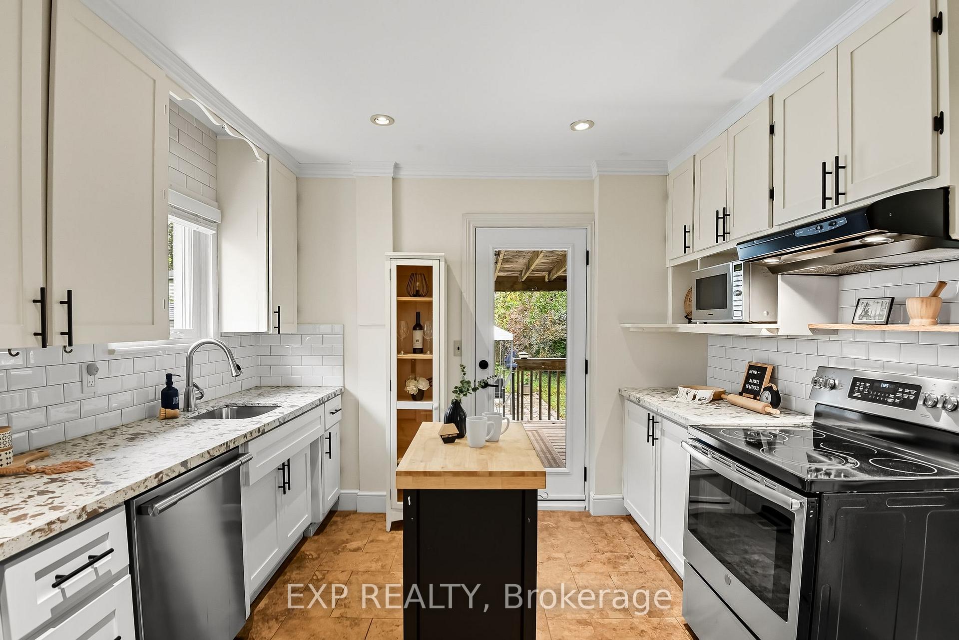 Photo 18 of 695 Hortop Street, Oshawa, Centennial — HOMEH