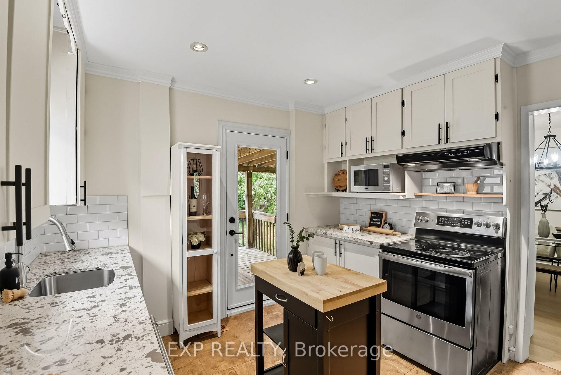 Photo 14 of 695 Hortop Street, Oshawa, Centennial — HOMEH