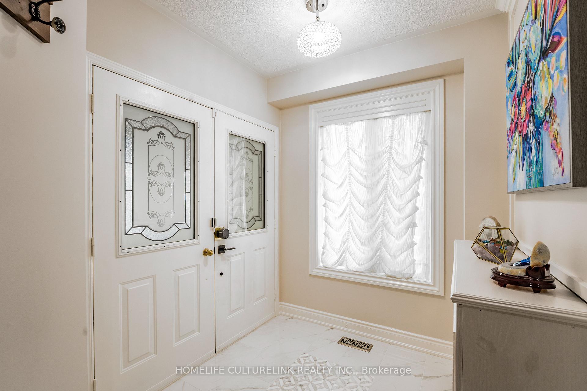 Photo 5 of 116 Sherwood Park Drive, Vaughan, Concord — HOMEH