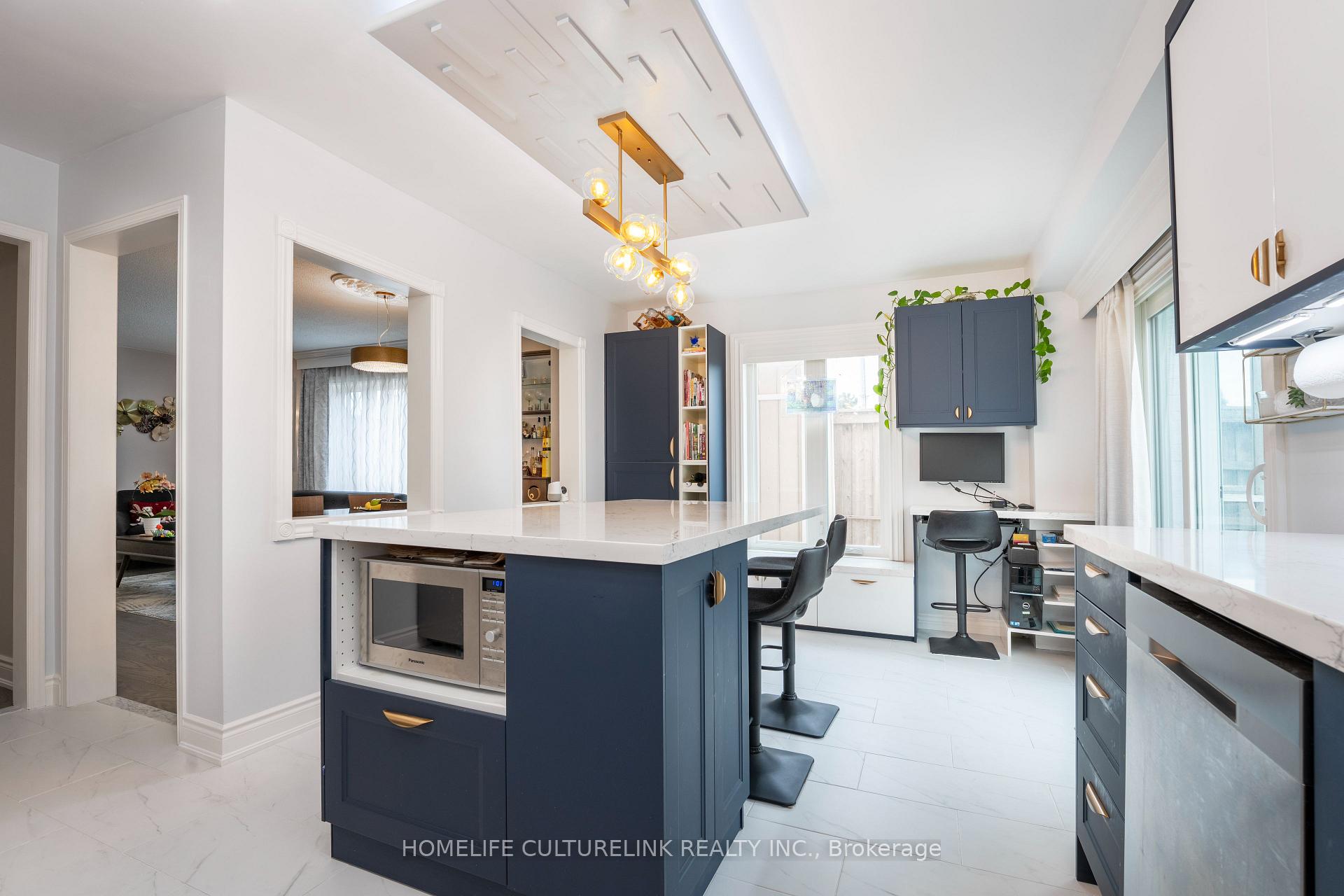 Photo 3 of 116 Sherwood Park Drive, Vaughan, Concord — HOMEH