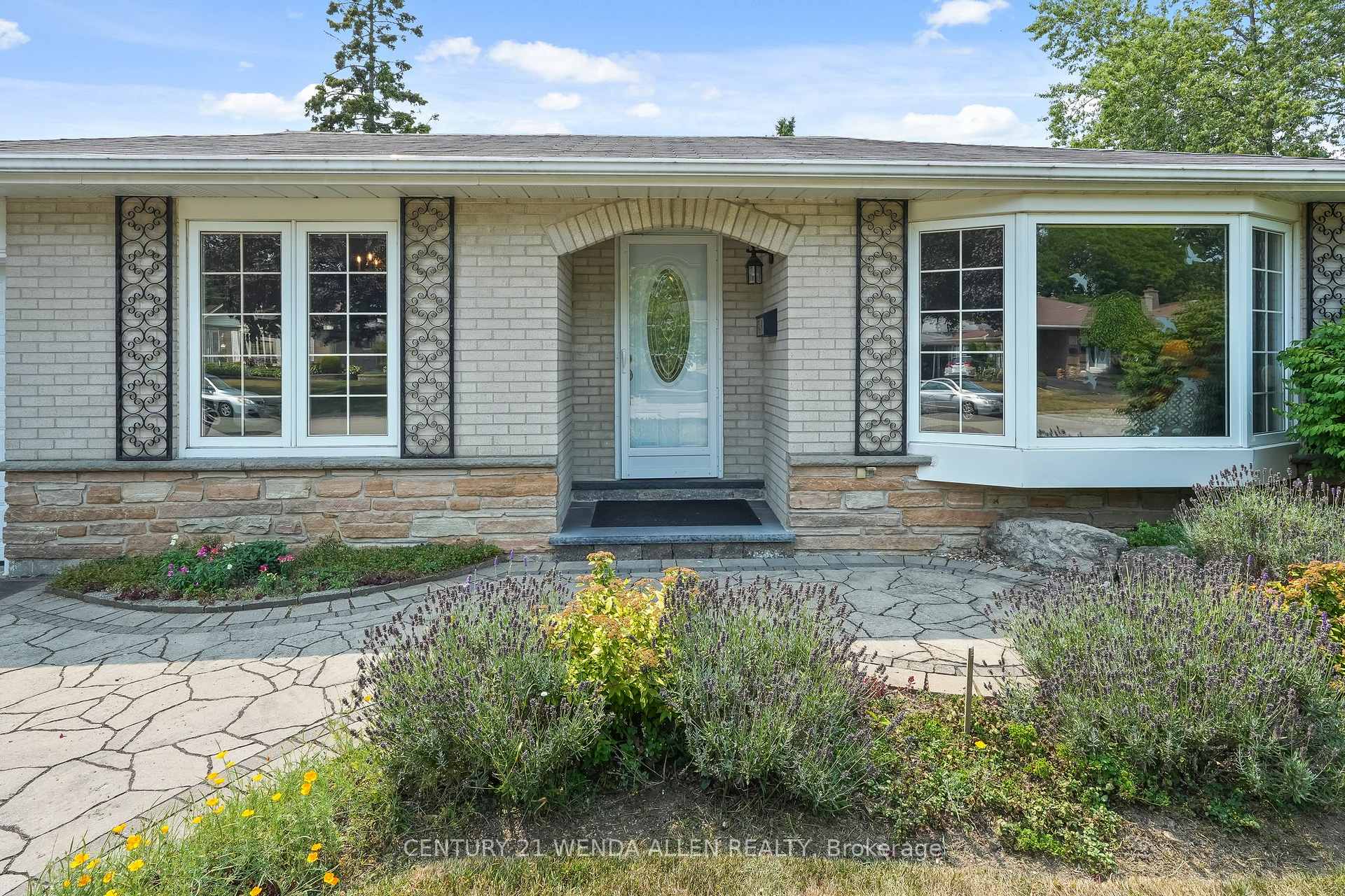 Photo 10 of 63 Harland Crescent, Ajax, South East — HOMEH