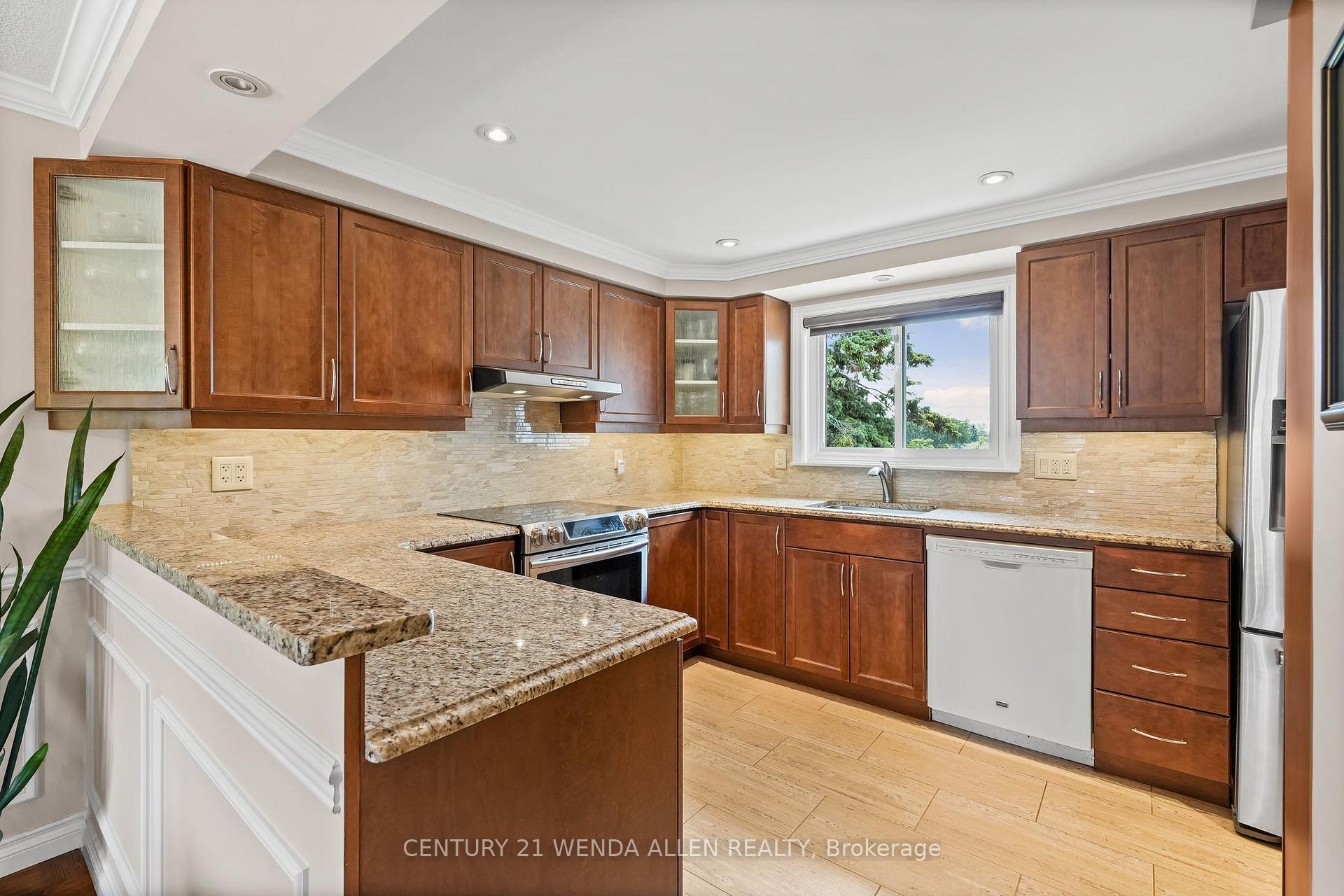 Photo 4 of 63 Harland Crescent, Ajax, South East — HOMEH