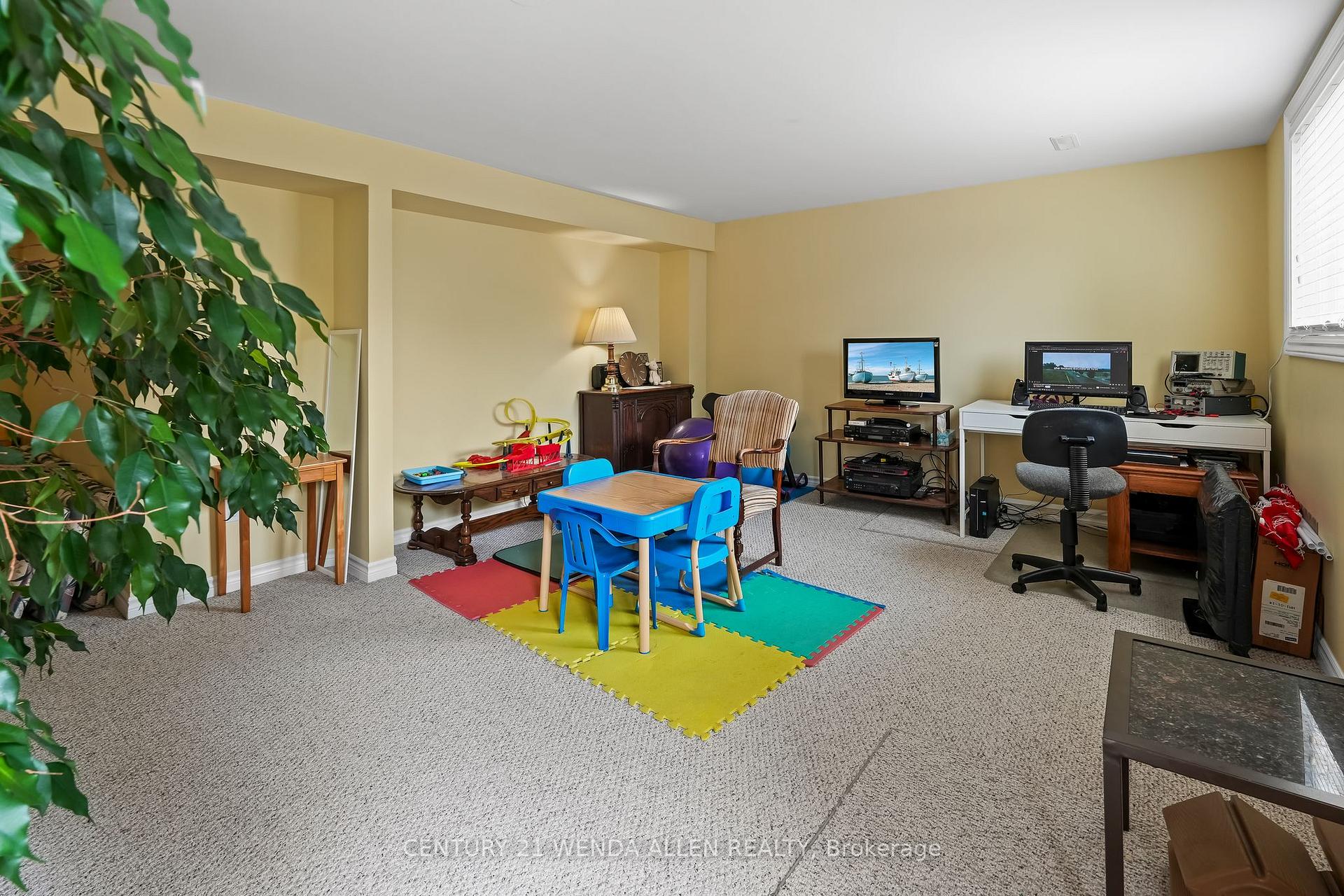 Photo 13 of 63 Harland Crescent, Ajax, South East — HOMEH