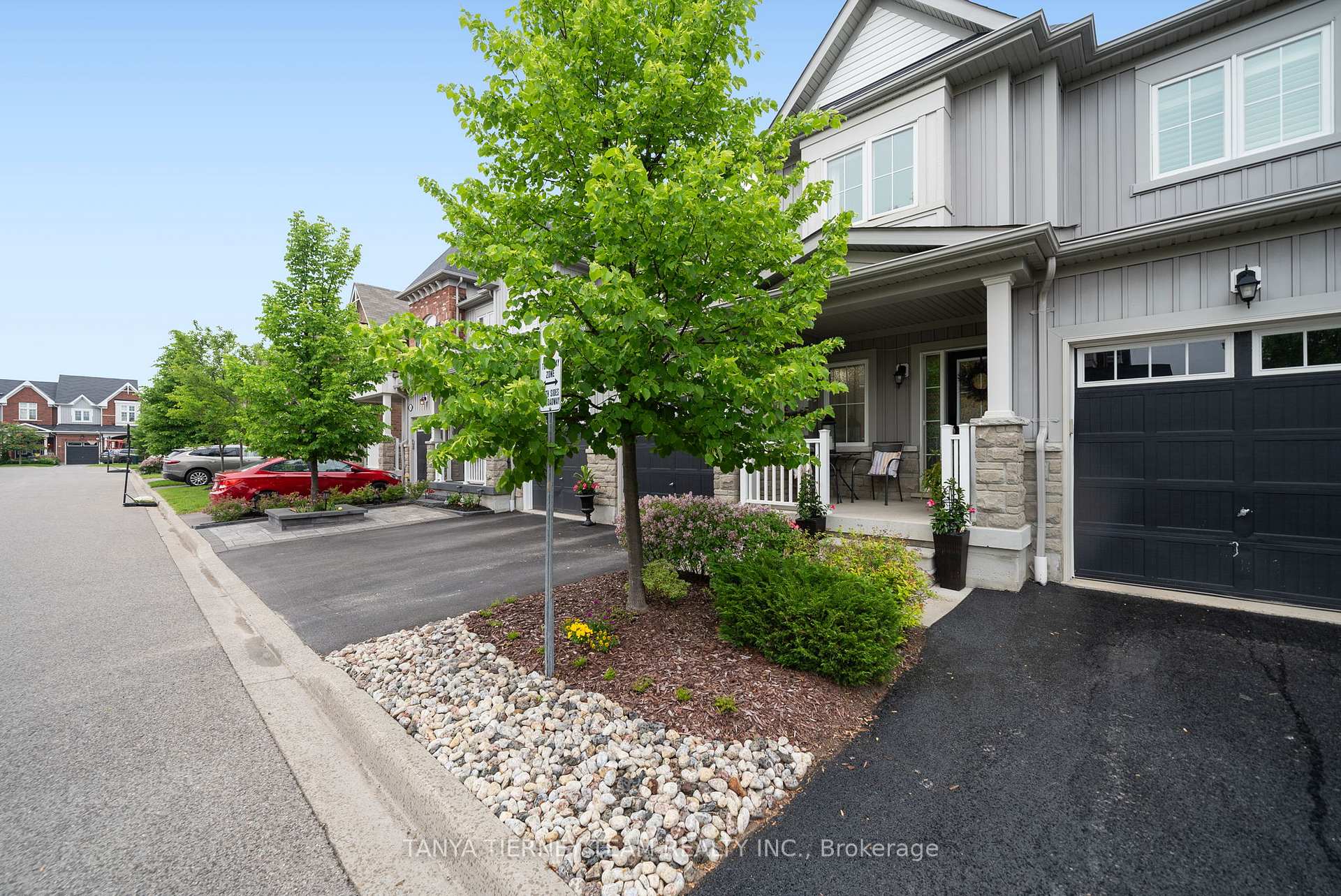 Photo 16 of 30 Lambdon Way, Whitby, Brooklin — HOMEH