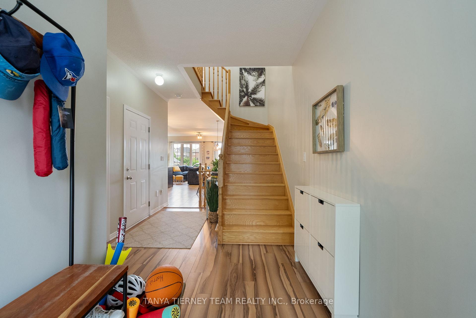 Photo 6 of 30 Lambdon Way, Whitby, Brooklin — HOMEH