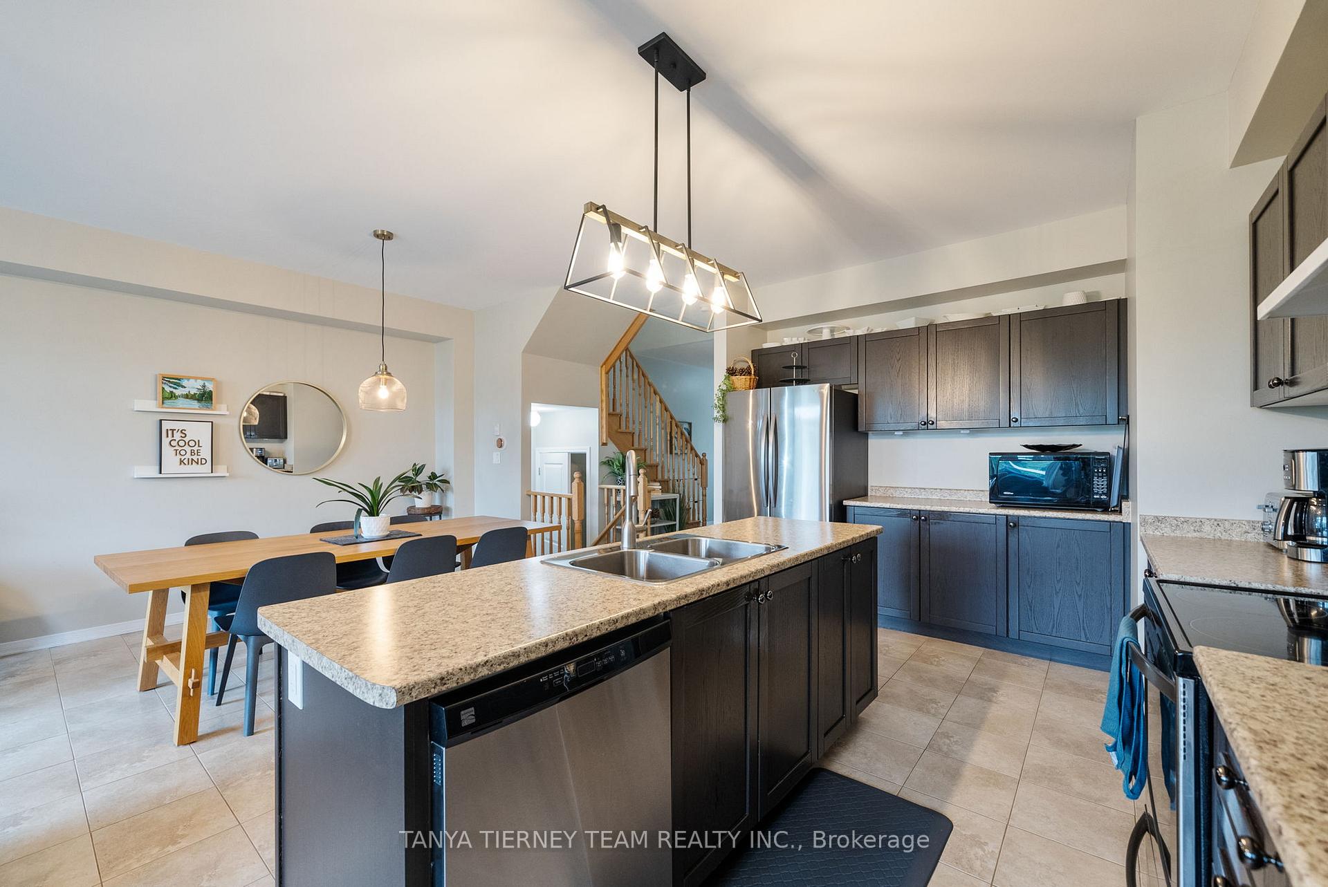 Photo 18 of 30 Lambdon Way, Whitby, Brooklin — HOMEH