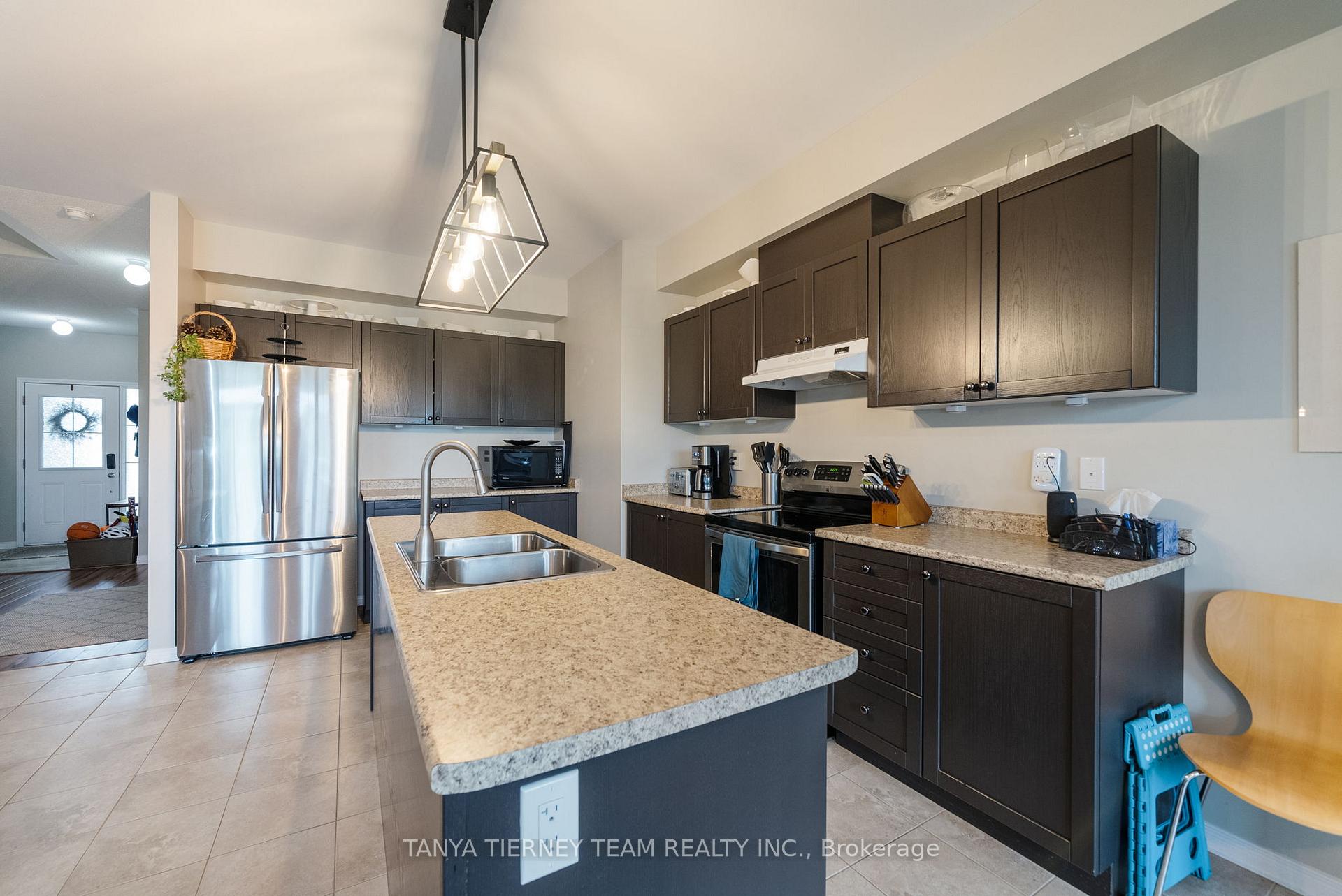 Photo 11 of 30 Lambdon Way, Whitby, Brooklin — HOMEH